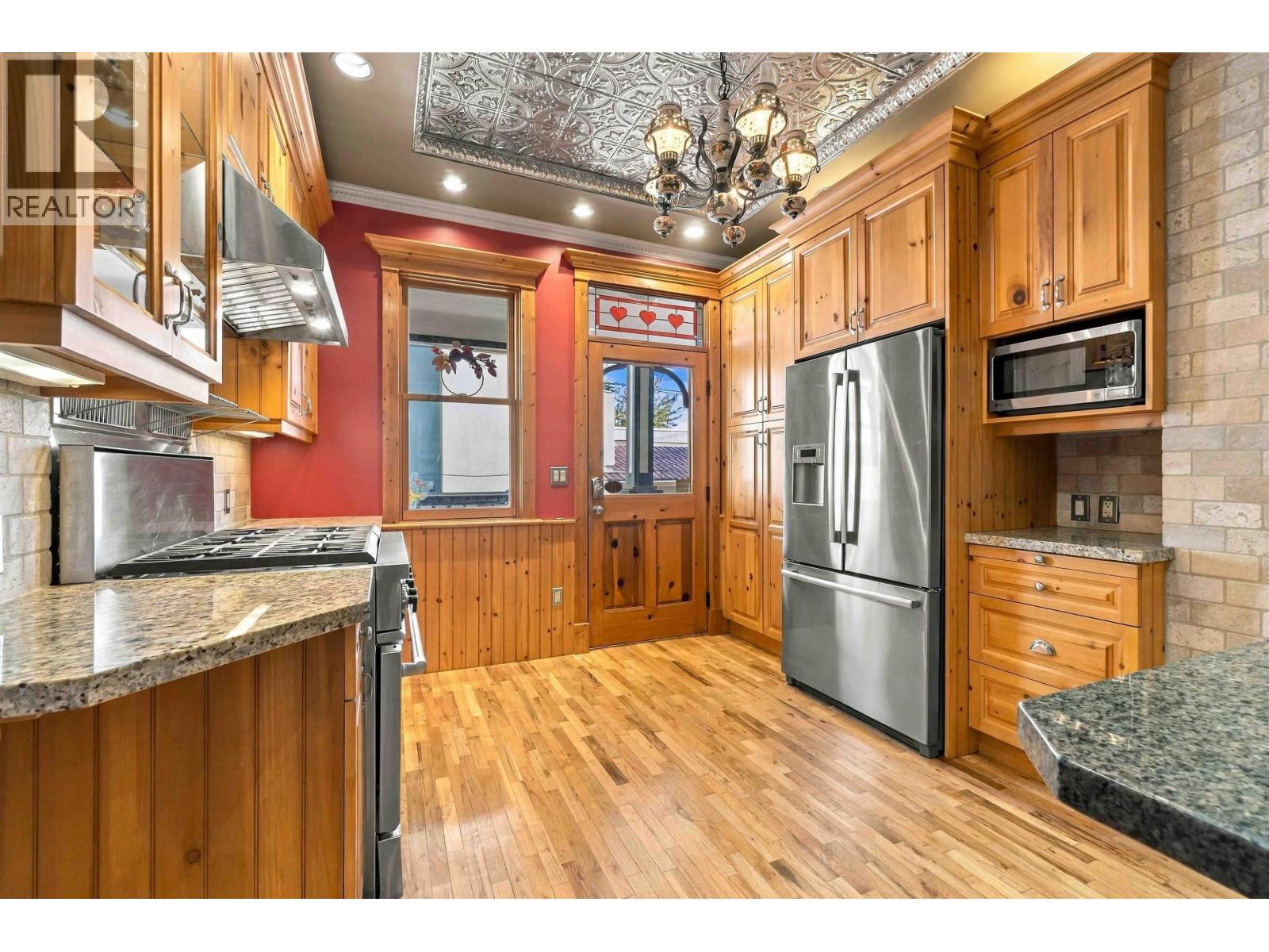 97 E King Edward Avenue Property Photo 13
