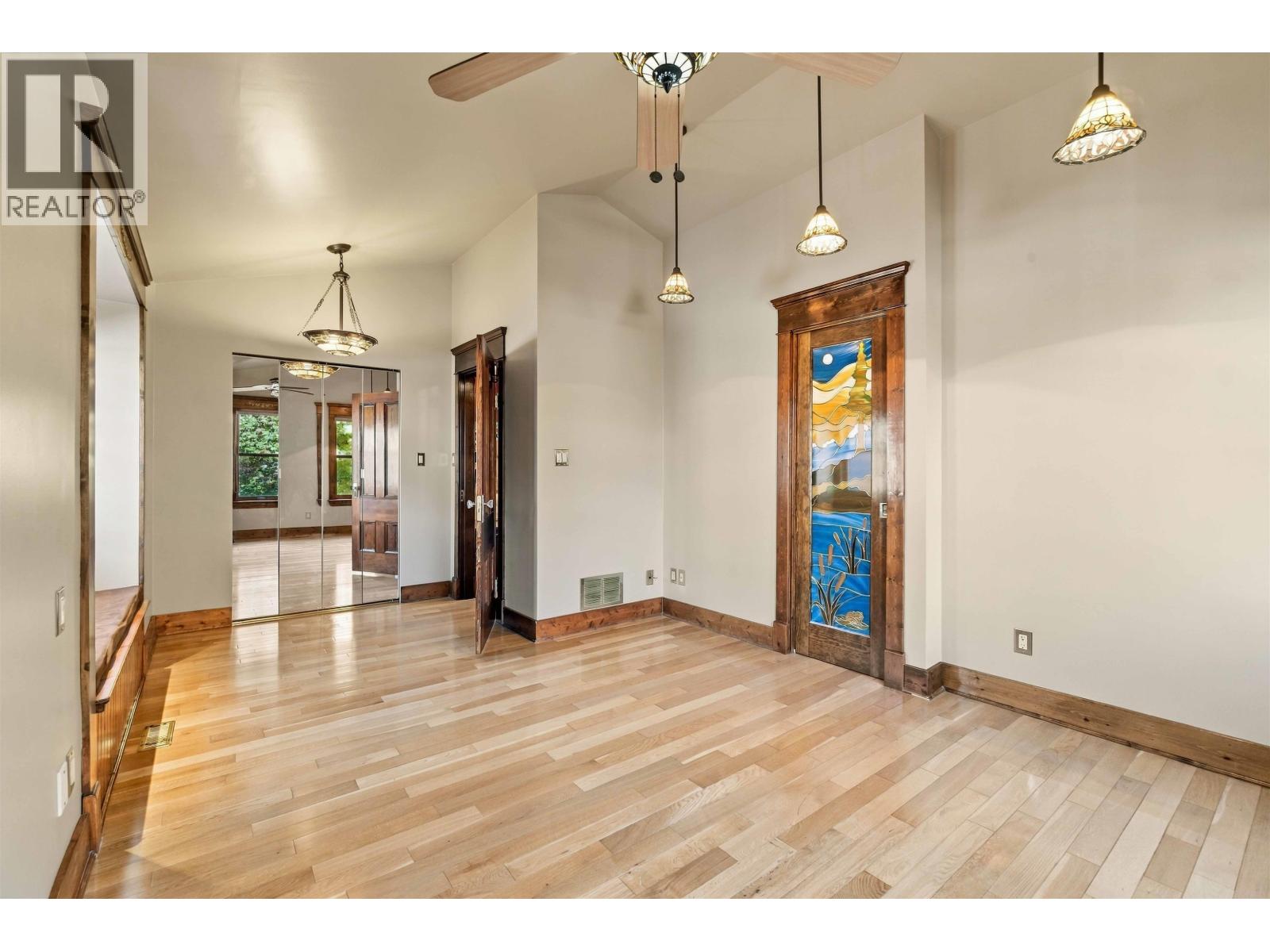 97 E King Edward Avenue Property Photo 15