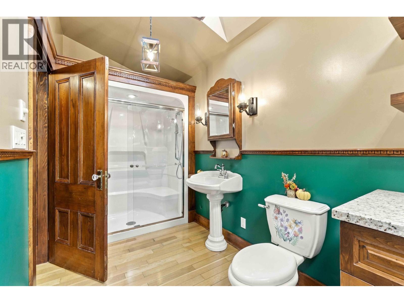 97 E King Edward Avenue Property Photo 17