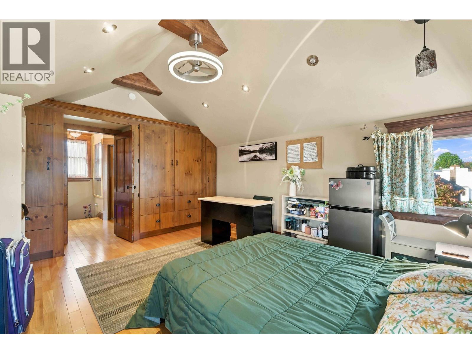 97 E King Edward Avenue Property Photo 24