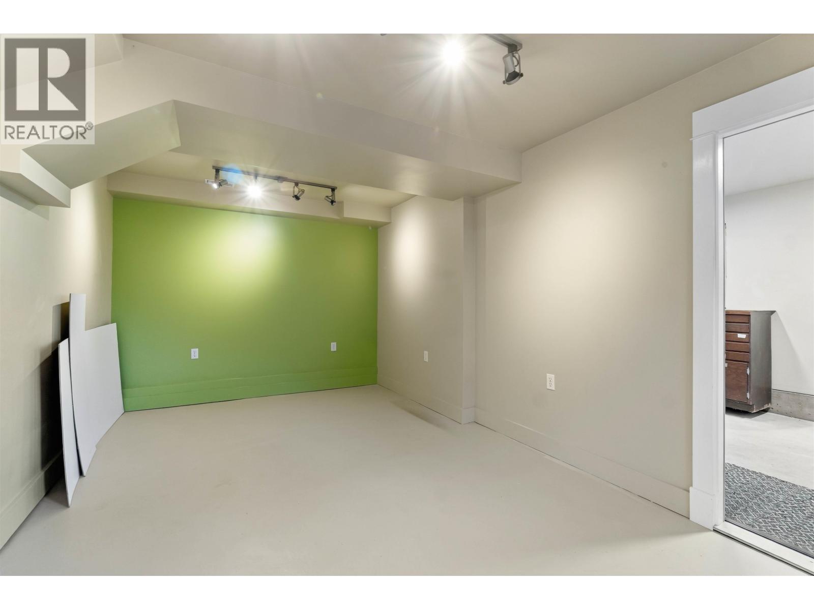 97 E King Edward Avenue Property Photo 35