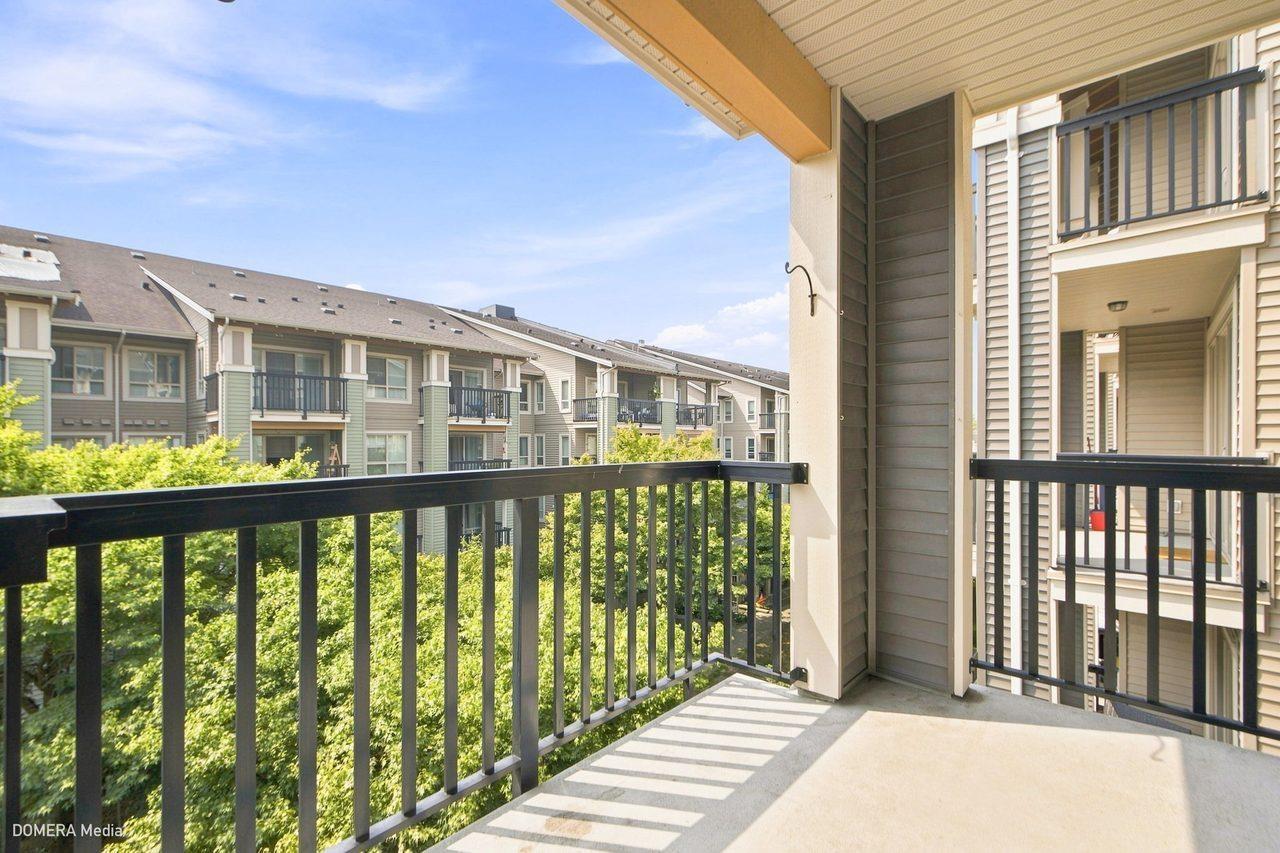 305 5655 210a Street Property Photo 25