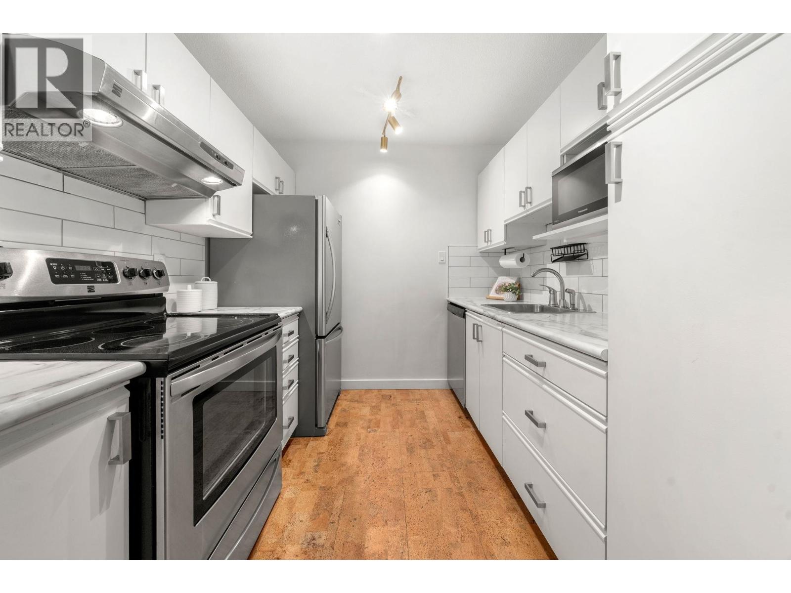 201 101 E 29th Street Property Photo 12