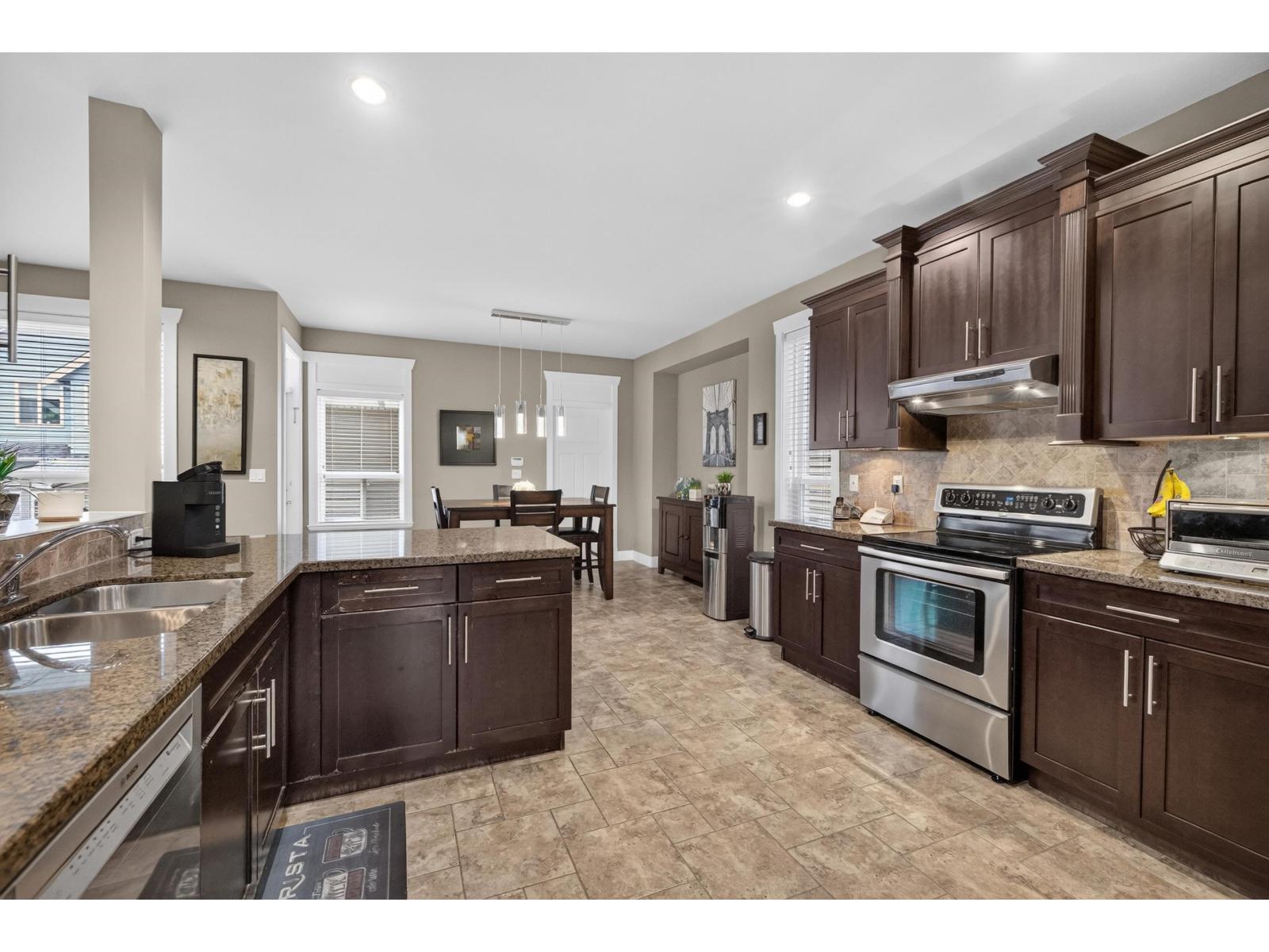 6970 195a Street Property Photo 11