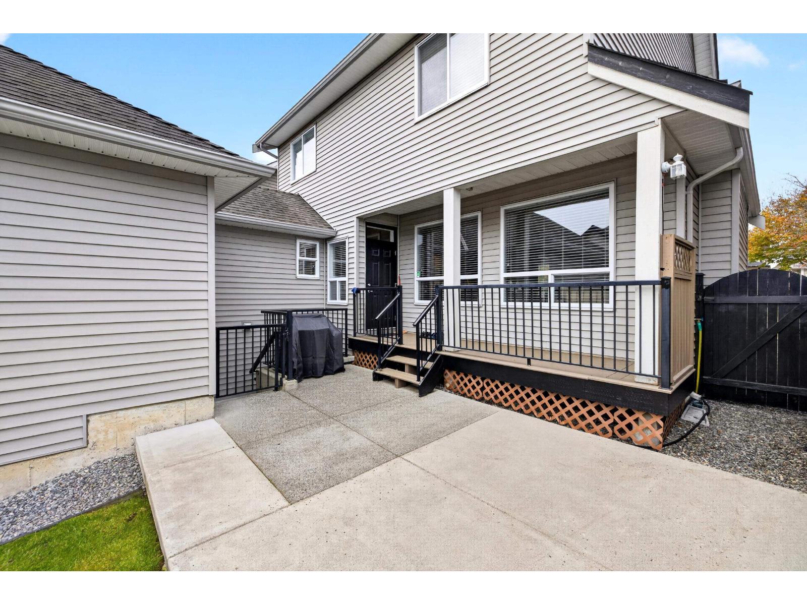 6970 195a Street Property Photo 37