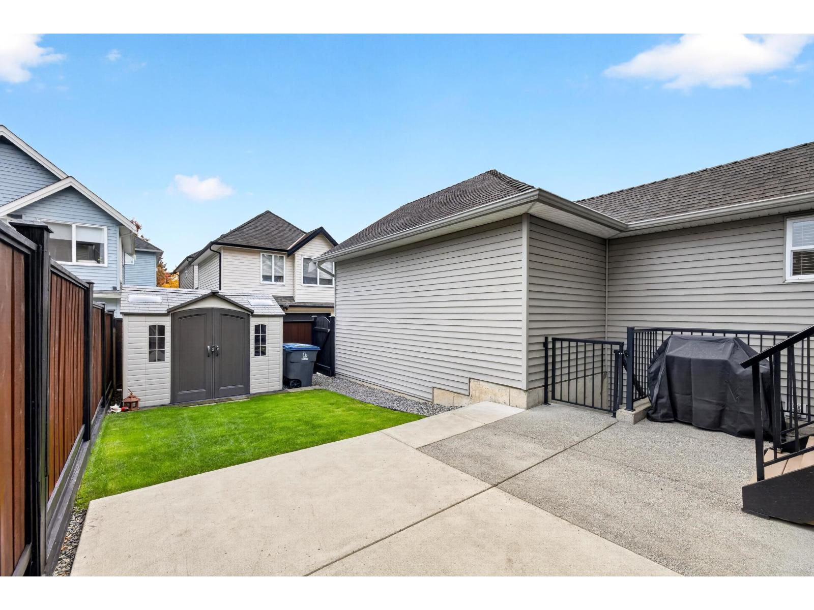 6970 195a Street Property Photo 38