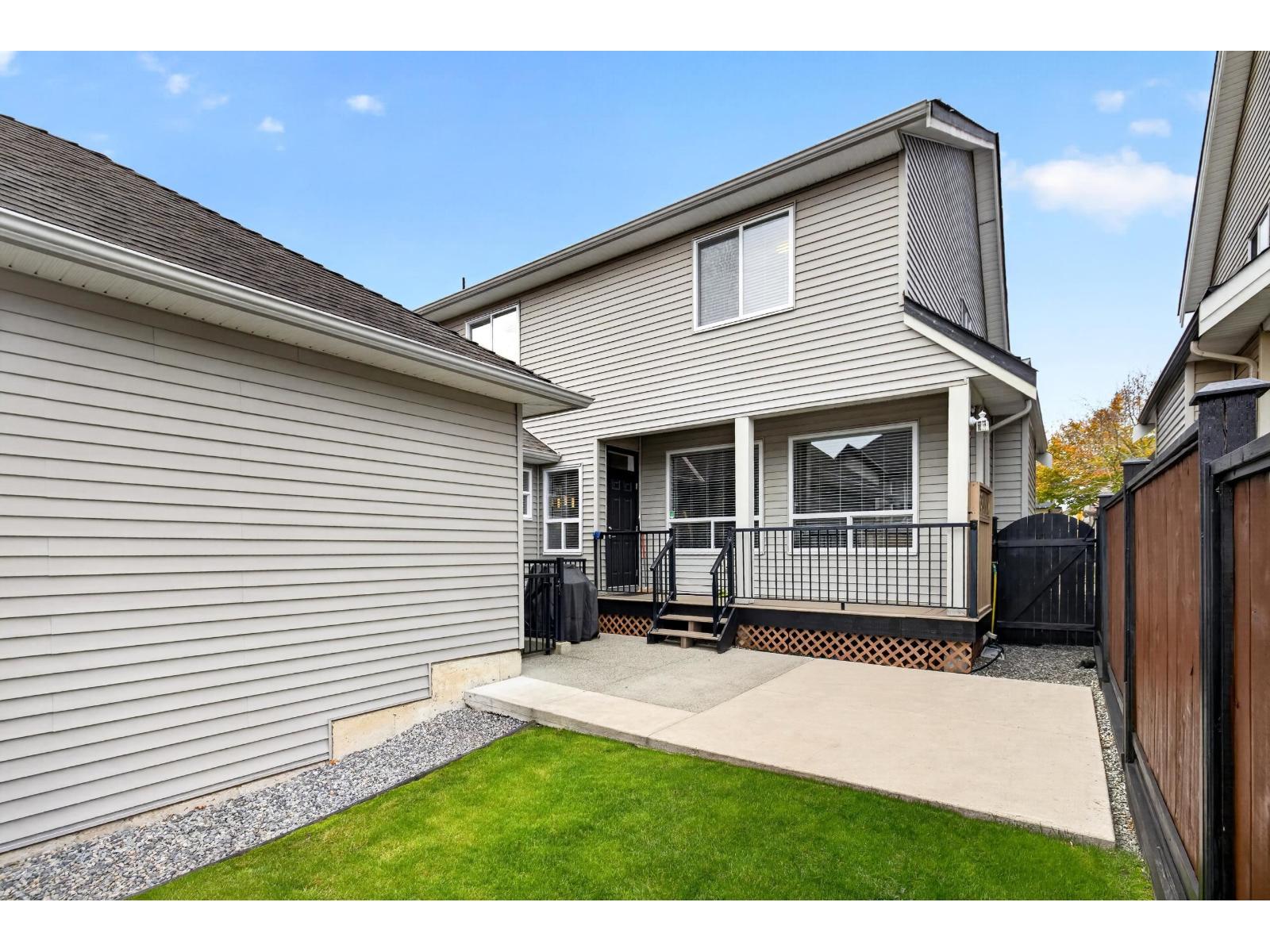 6970 195a Street Property Photo 39