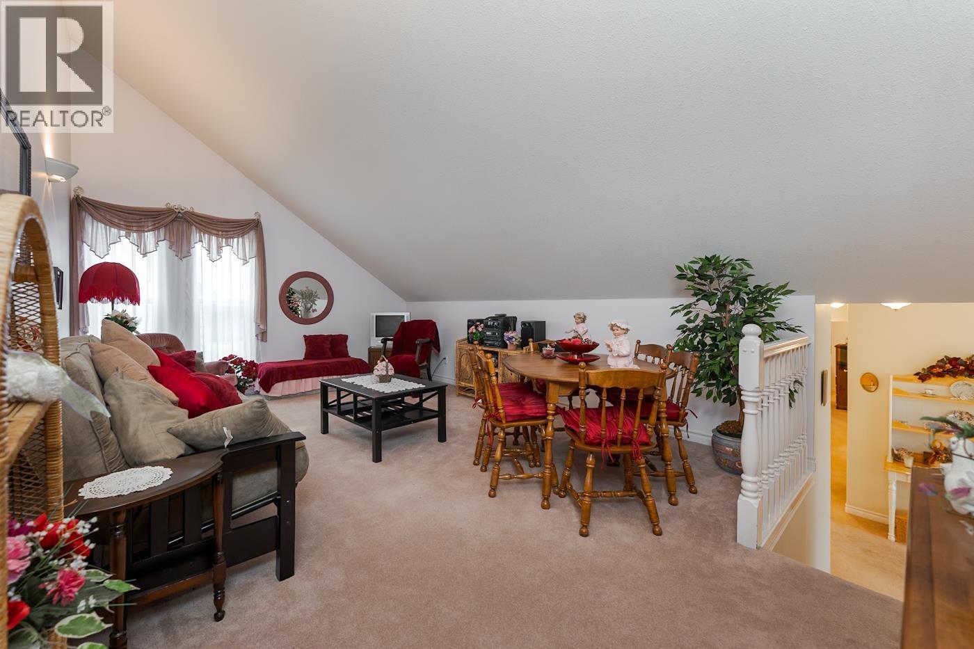 110 6807 Westgate Avenue Property Photo 14