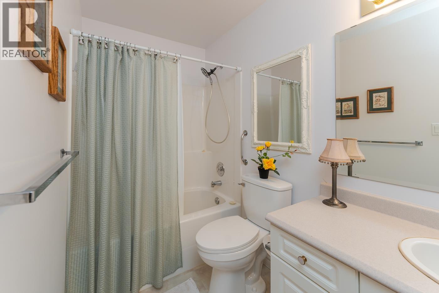 110 6807 Westgate Avenue Property Photo 17