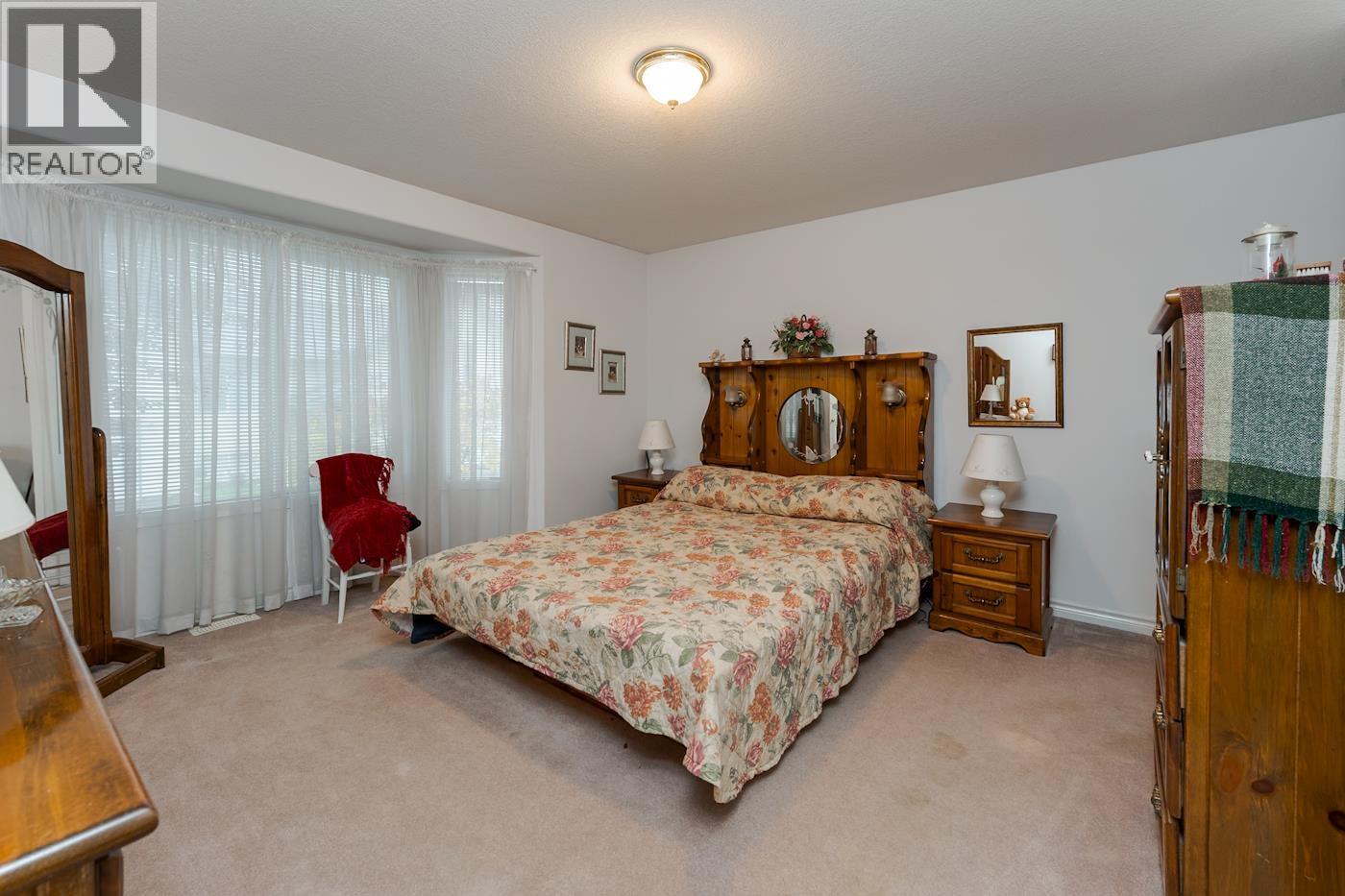 110 6807 Westgate Avenue Property Photo 18