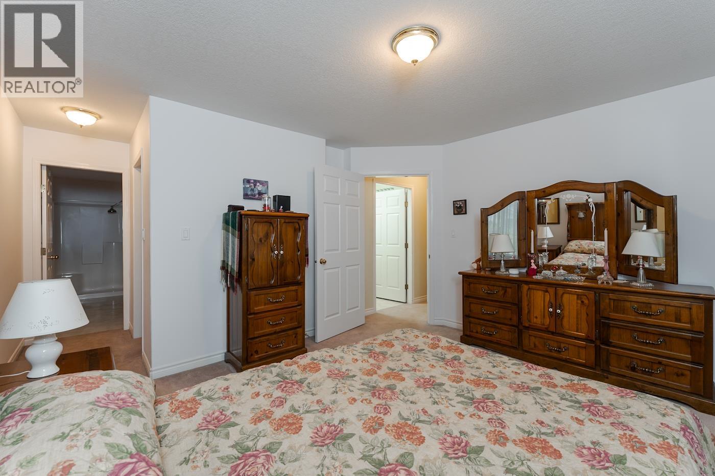110 6807 Westgate Avenue Property Photo 20