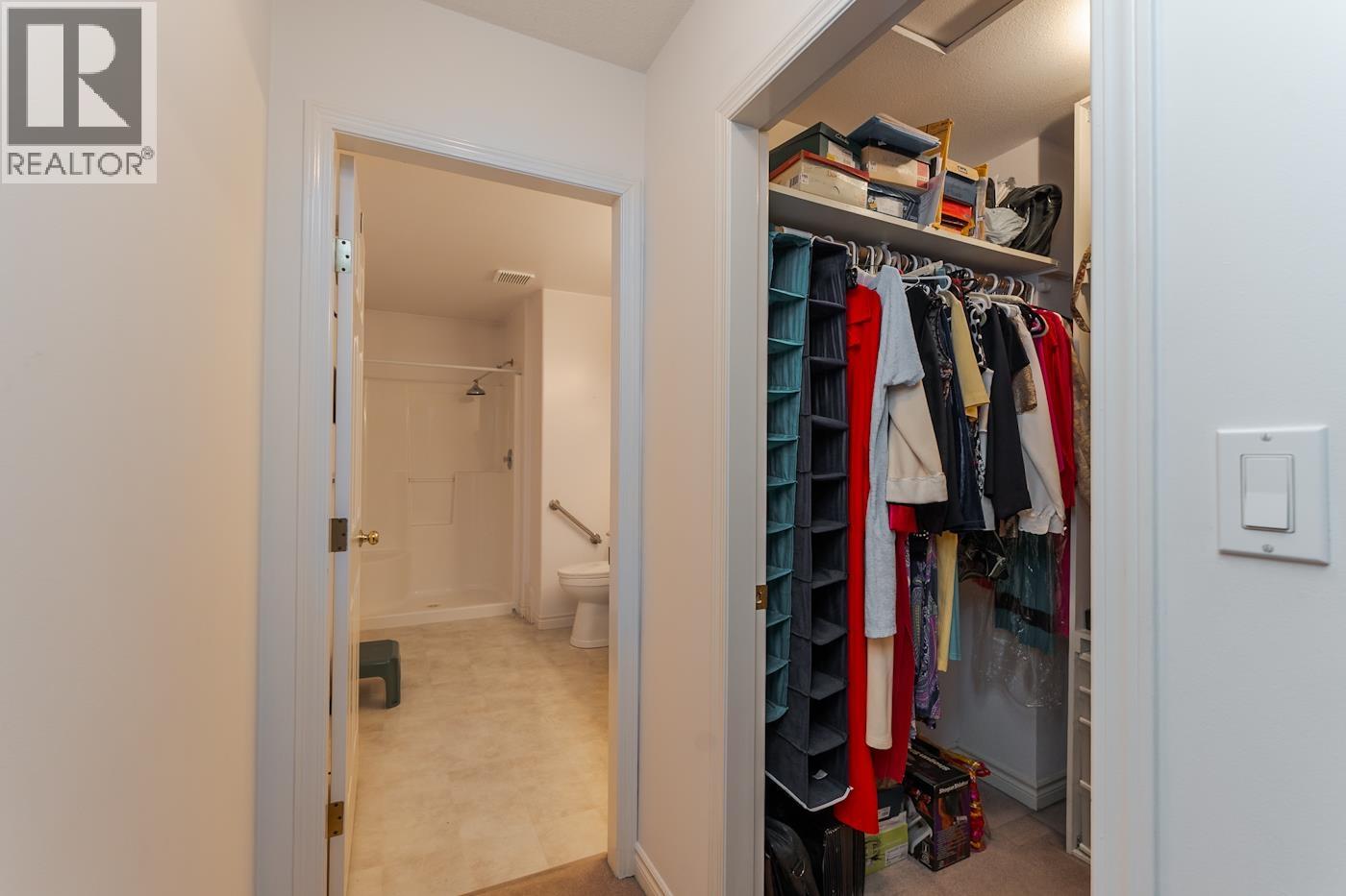 110 6807 Westgate Avenue Property Photo 21