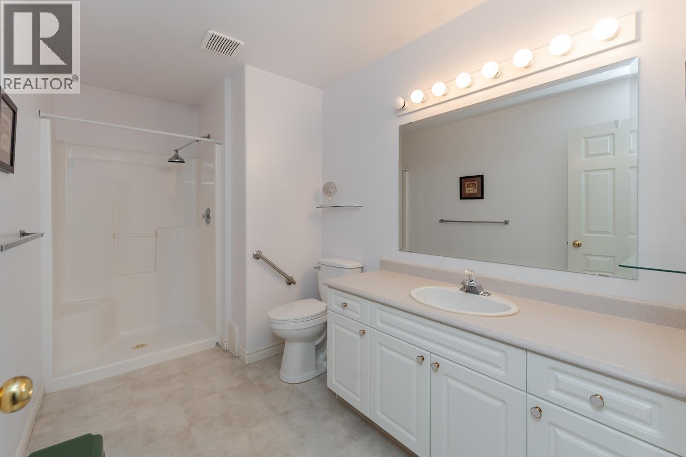 110 6807 Westgate Avenue Property Photo 22