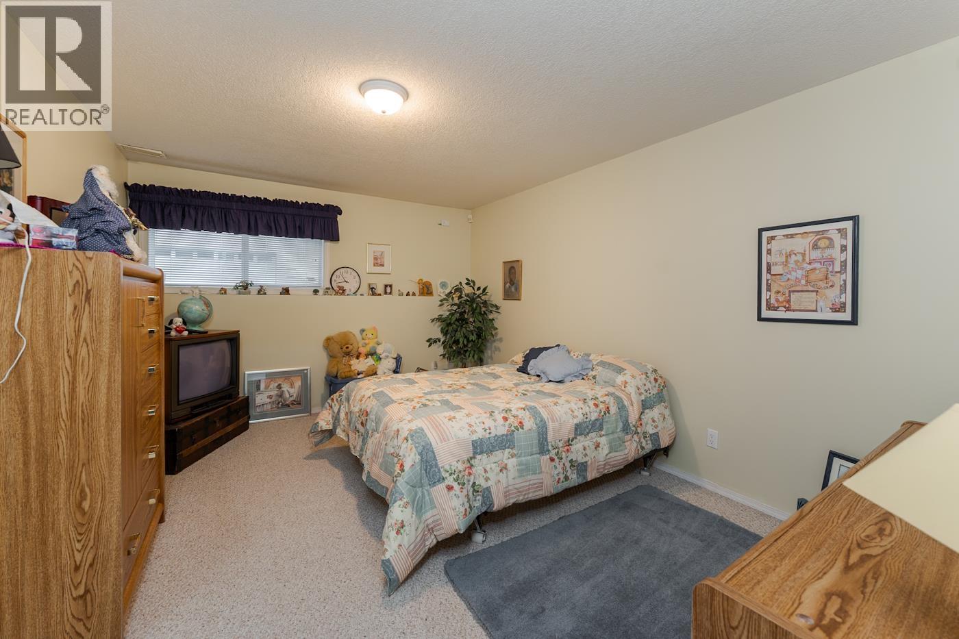 110 6807 Westgate Avenue Property Photo 27