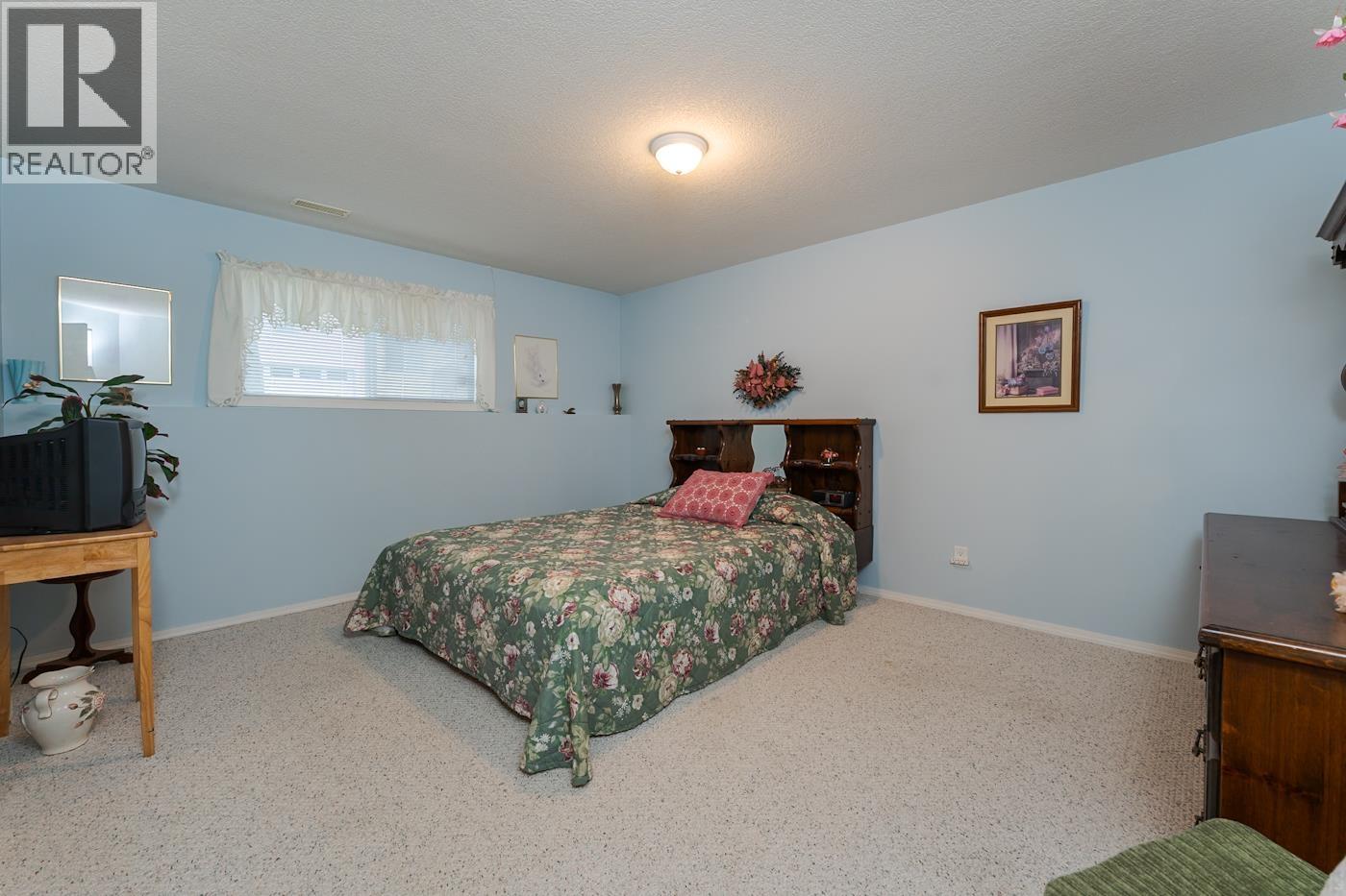 110 6807 Westgate Avenue Property Photo 28