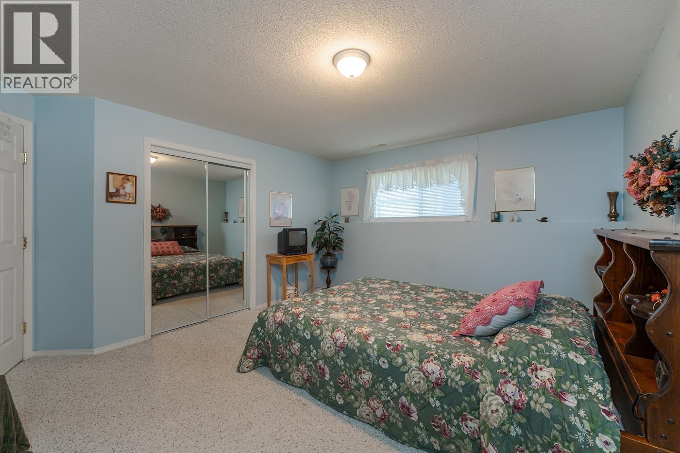 110 6807 Westgate Avenue Property Photo 29