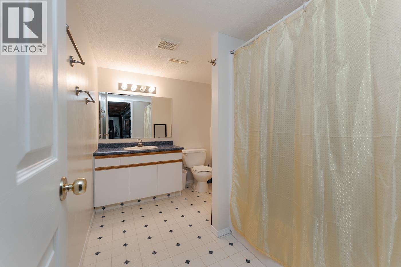 110 6807 Westgate Avenue Property Photo 30