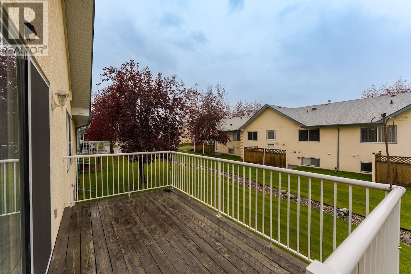 110 6807 Westgate Avenue Property Photo 35