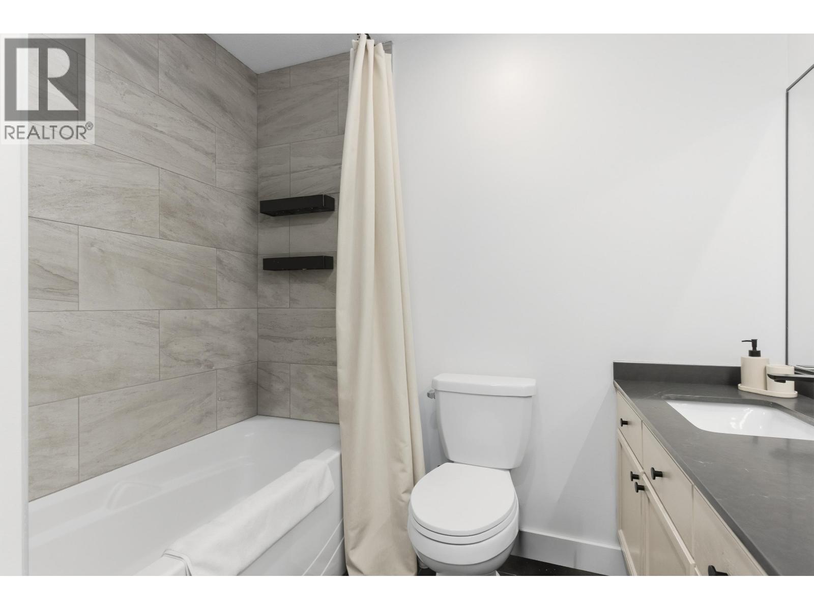 16 40200 Government Road Property Photo 21