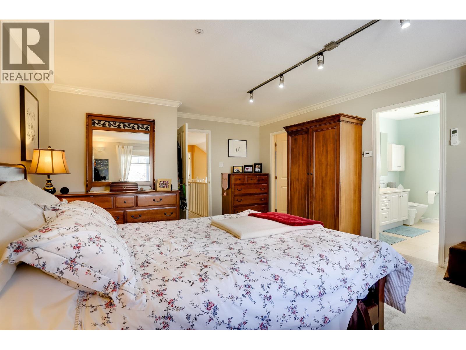 24 5650 Hampton Place Property Photo 21