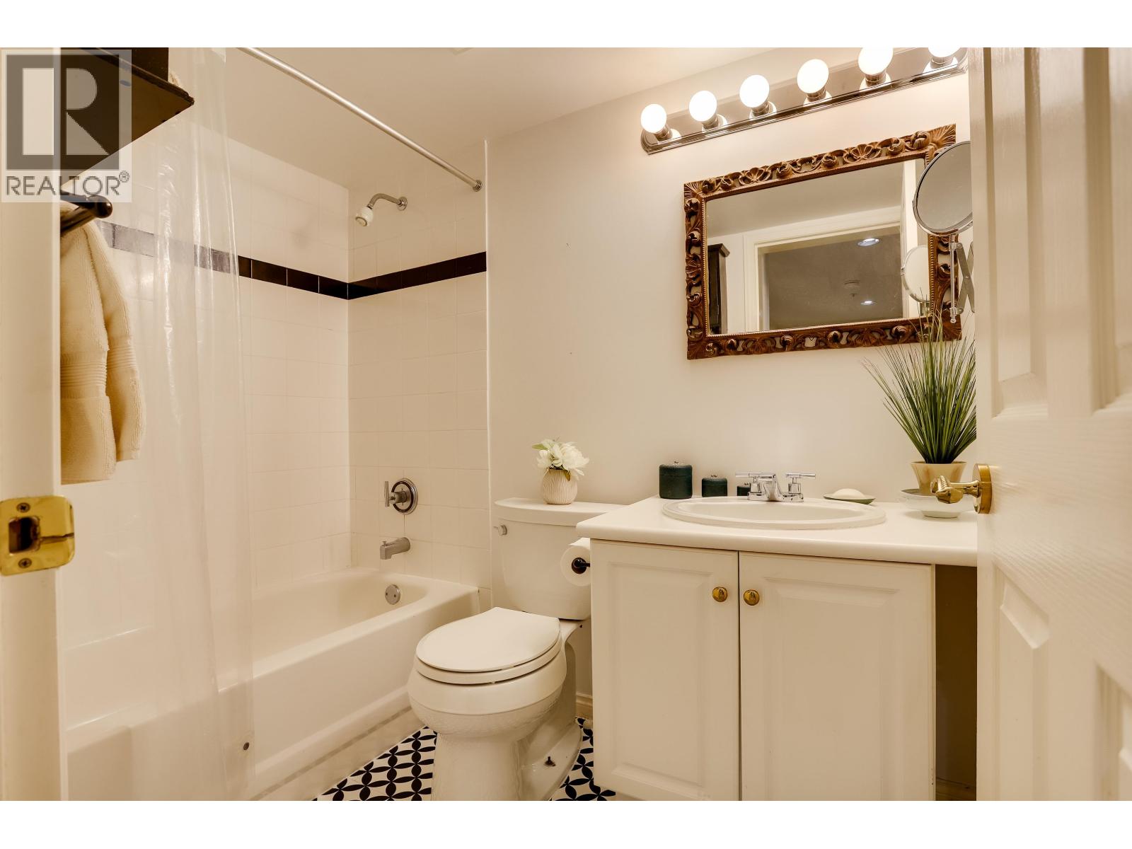 24 5650 Hampton Place Property Photo 30