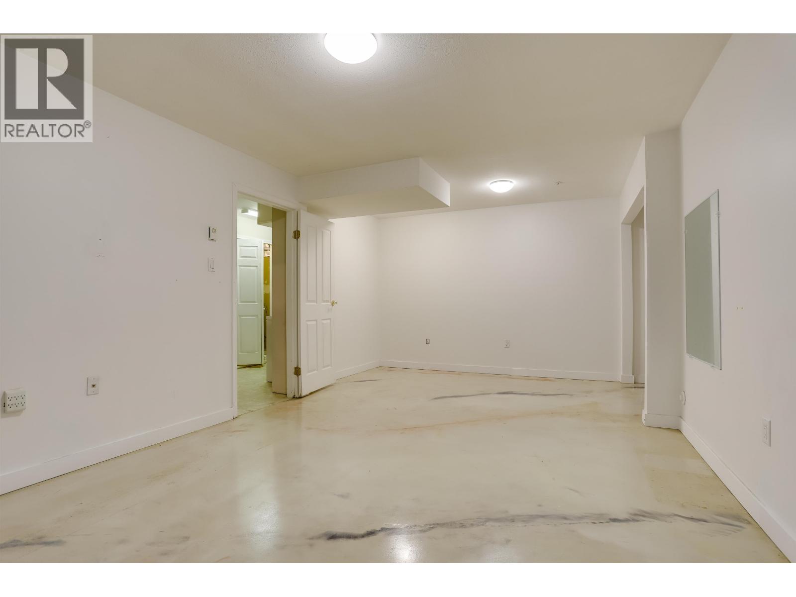 24 5650 Hampton Place Property Photo 32