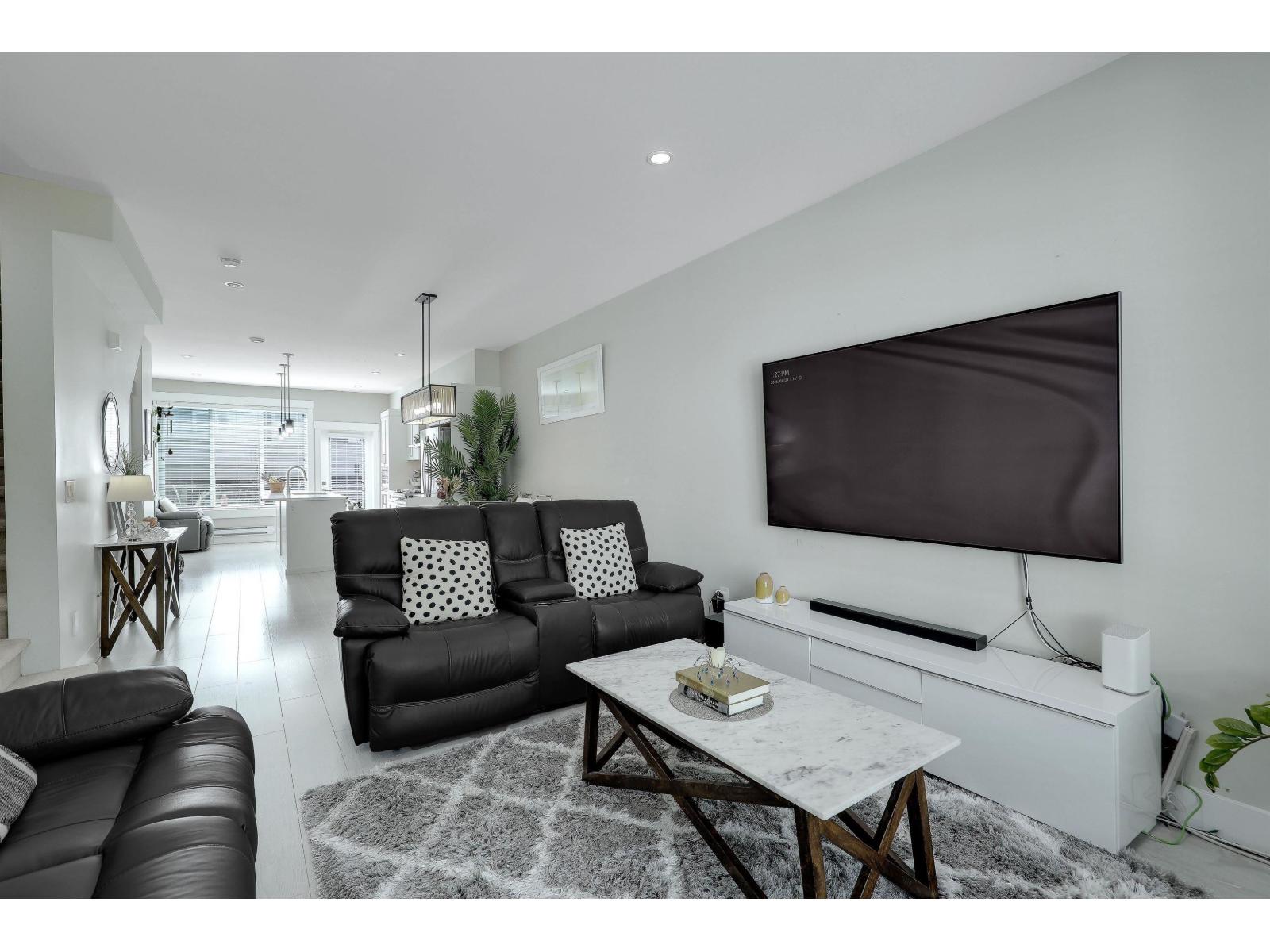 24 14499 64 Avenue Property Photo 18