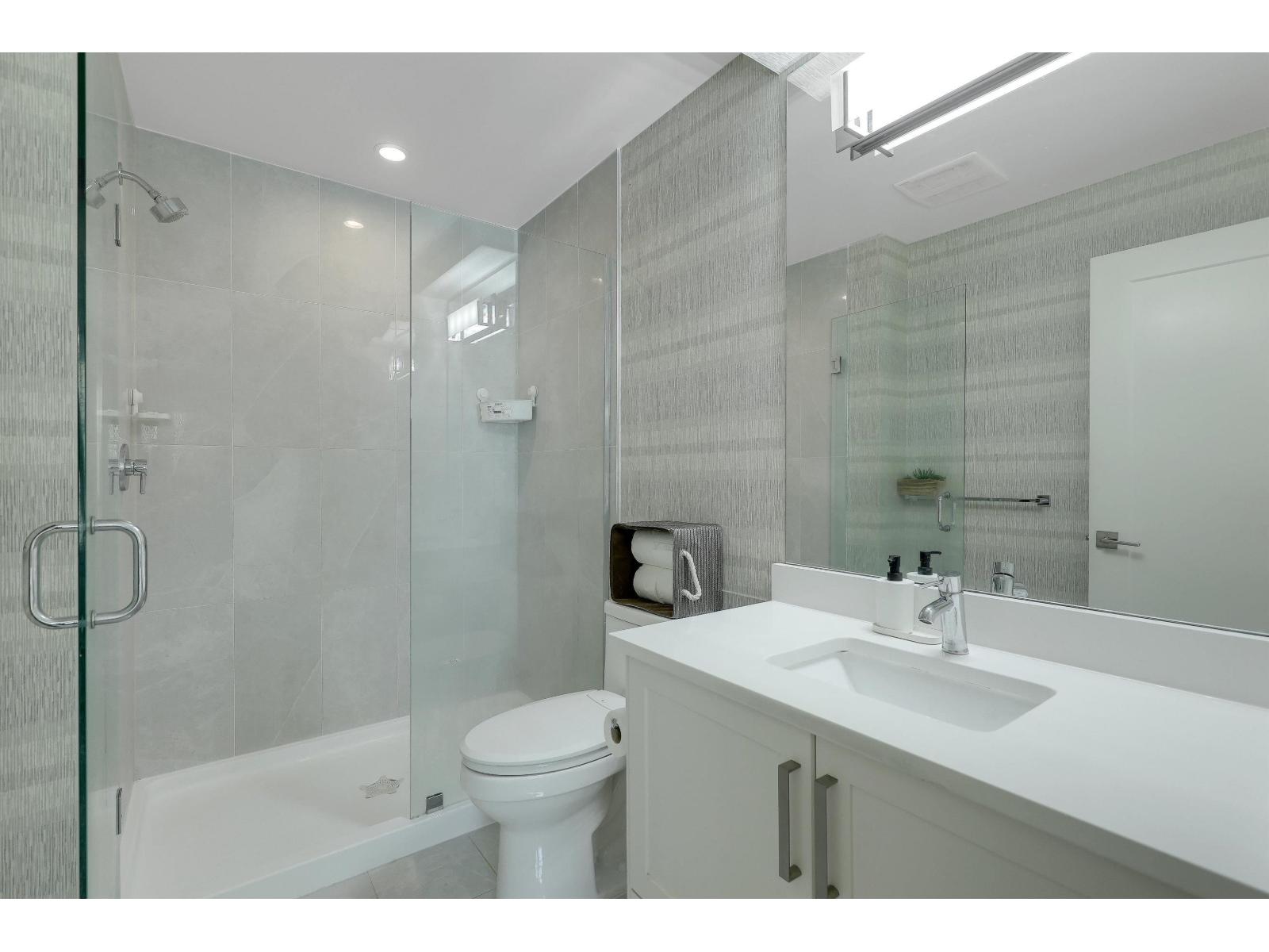 24 14499 64 Avenue Property Photo 21