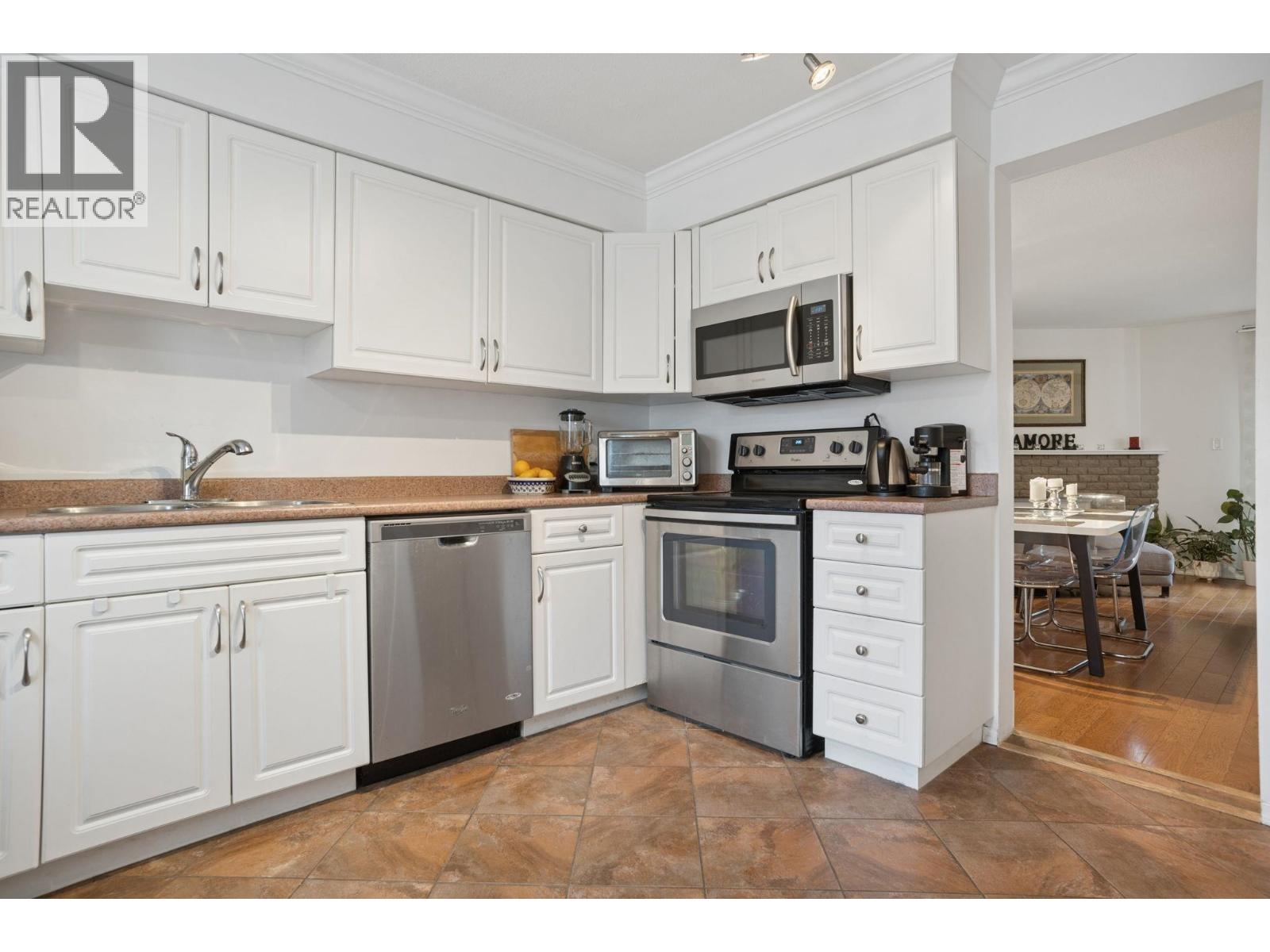 4 3051 Springfield Drive Property Photo 15