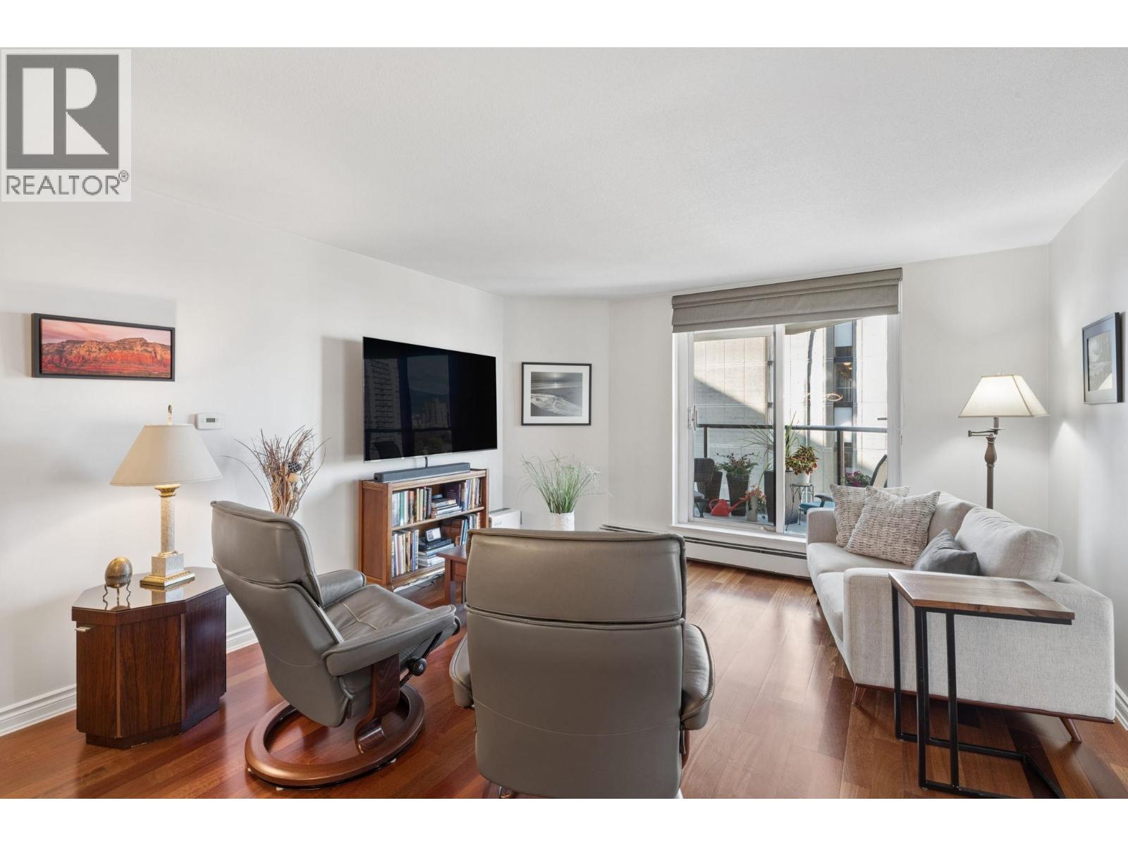 1403 1010 Burnaby Street Property Photo 7