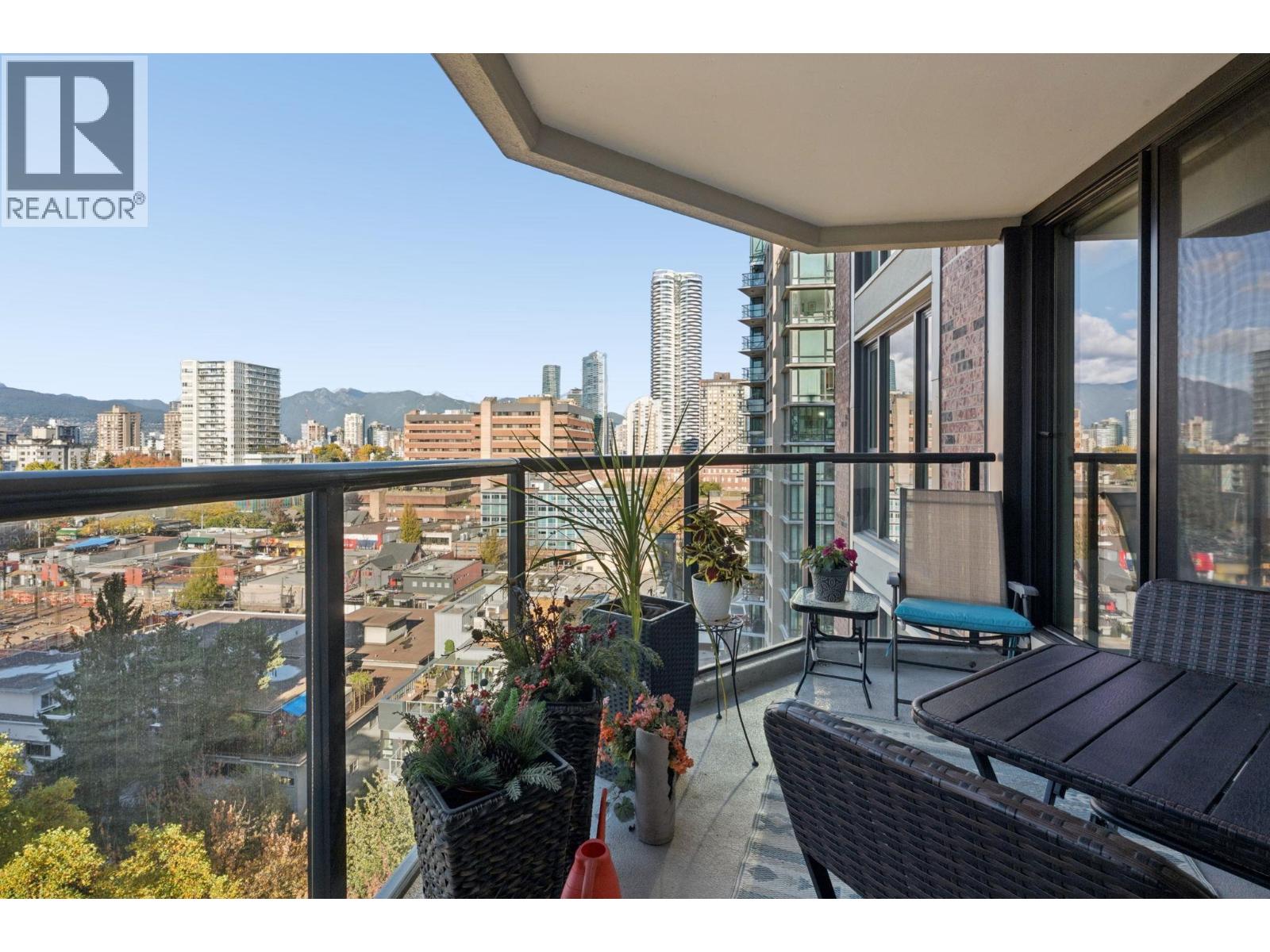 1403 1010 Burnaby Street Property Photo 8
