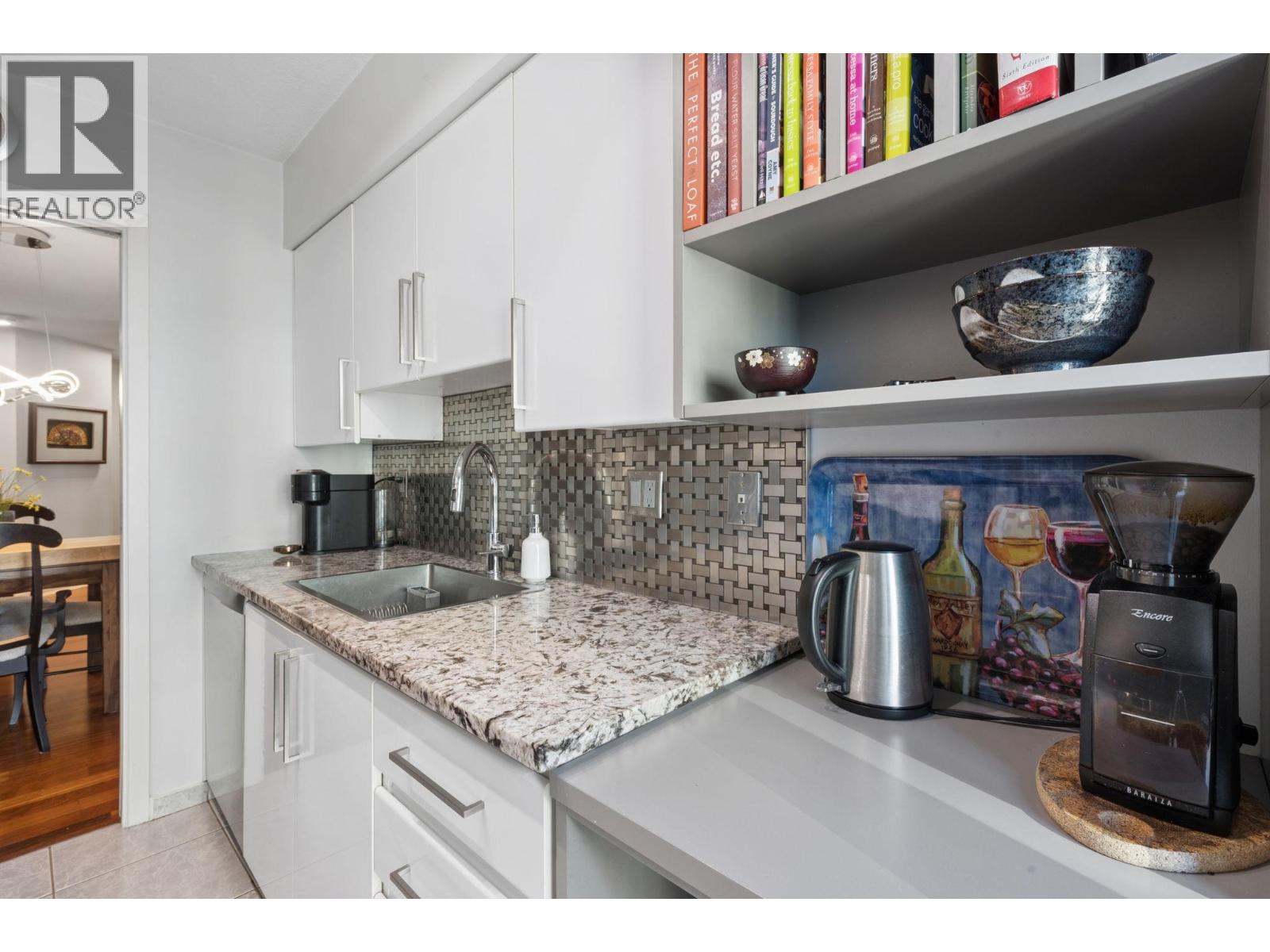 1403 1010 Burnaby Street Property Photo 10