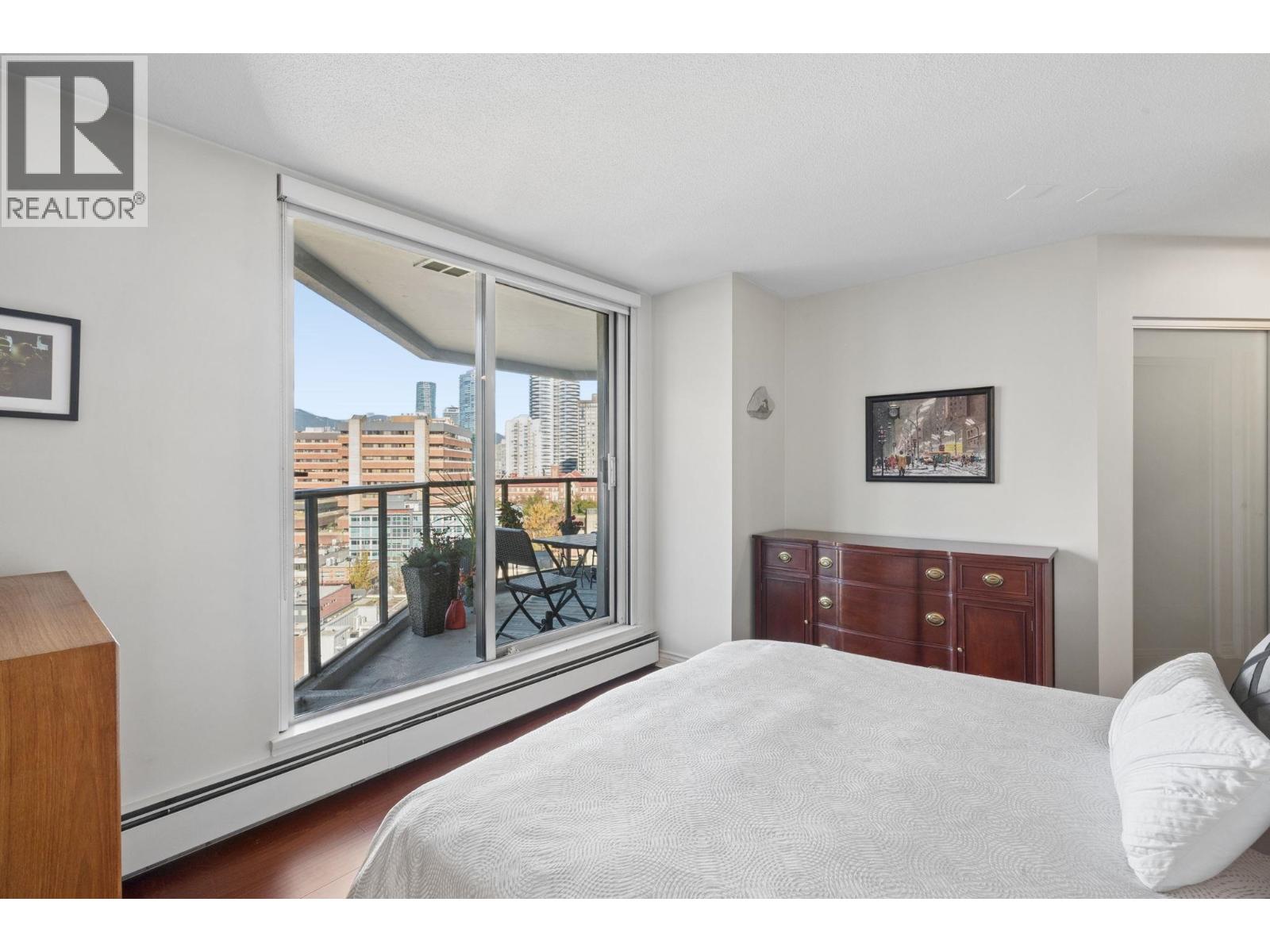 1403 1010 Burnaby Street Property Photo 17