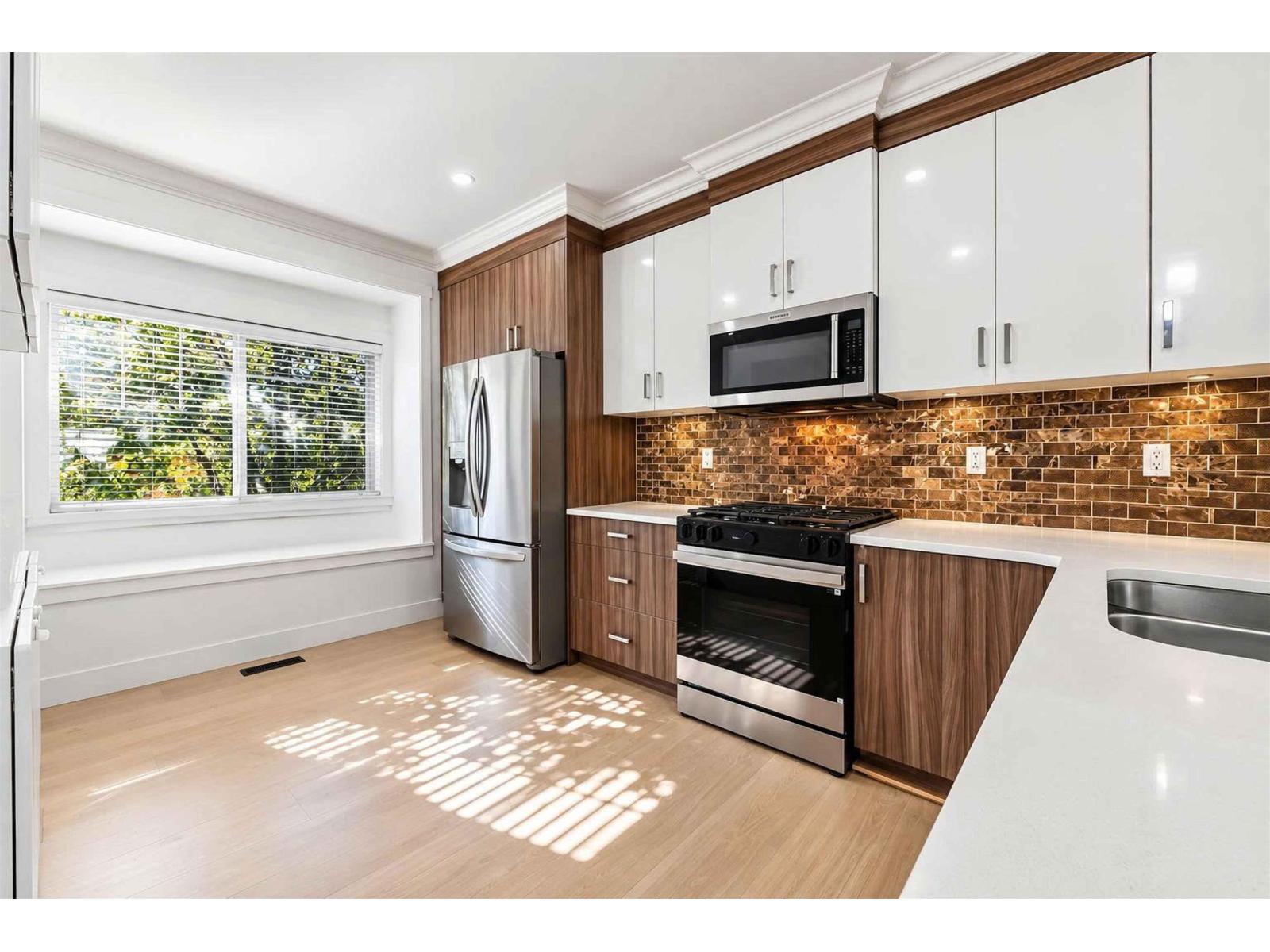 18 19097 64 Avenue Property Photo 2