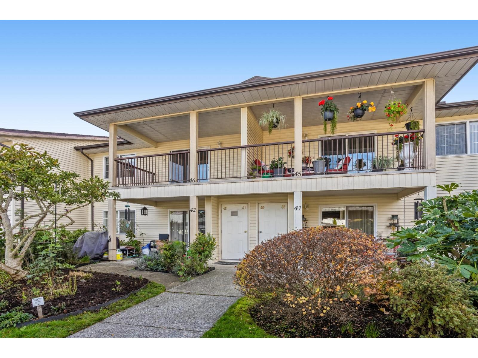 46 6467 197 Street Property Photo 2