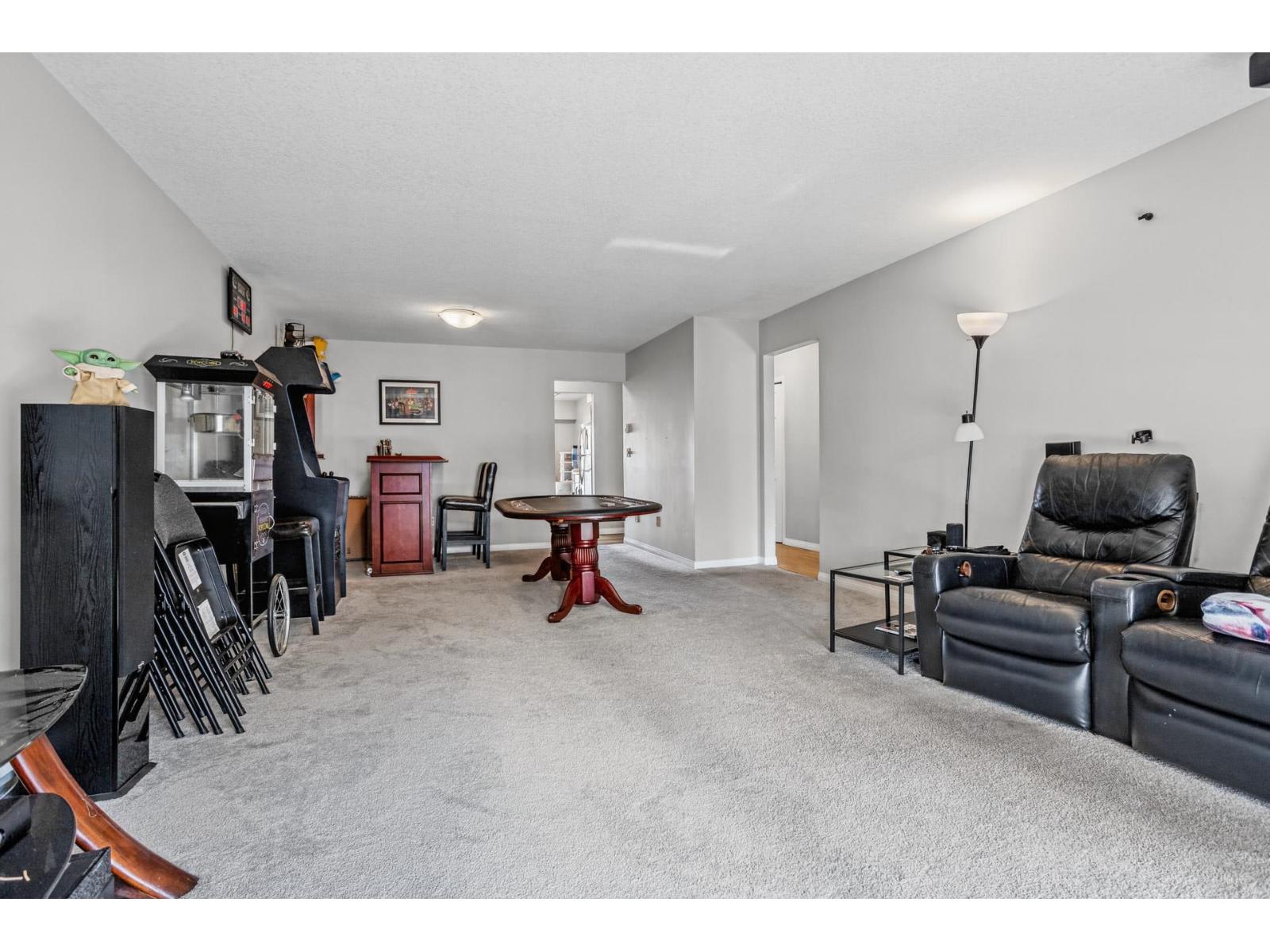 46 6467 197 Street Property Photo 9
