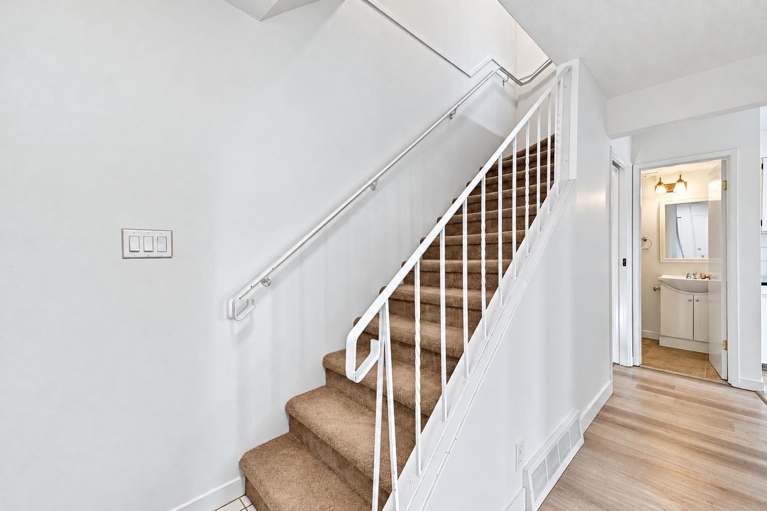 36 10565 153 Street Property Photo 2