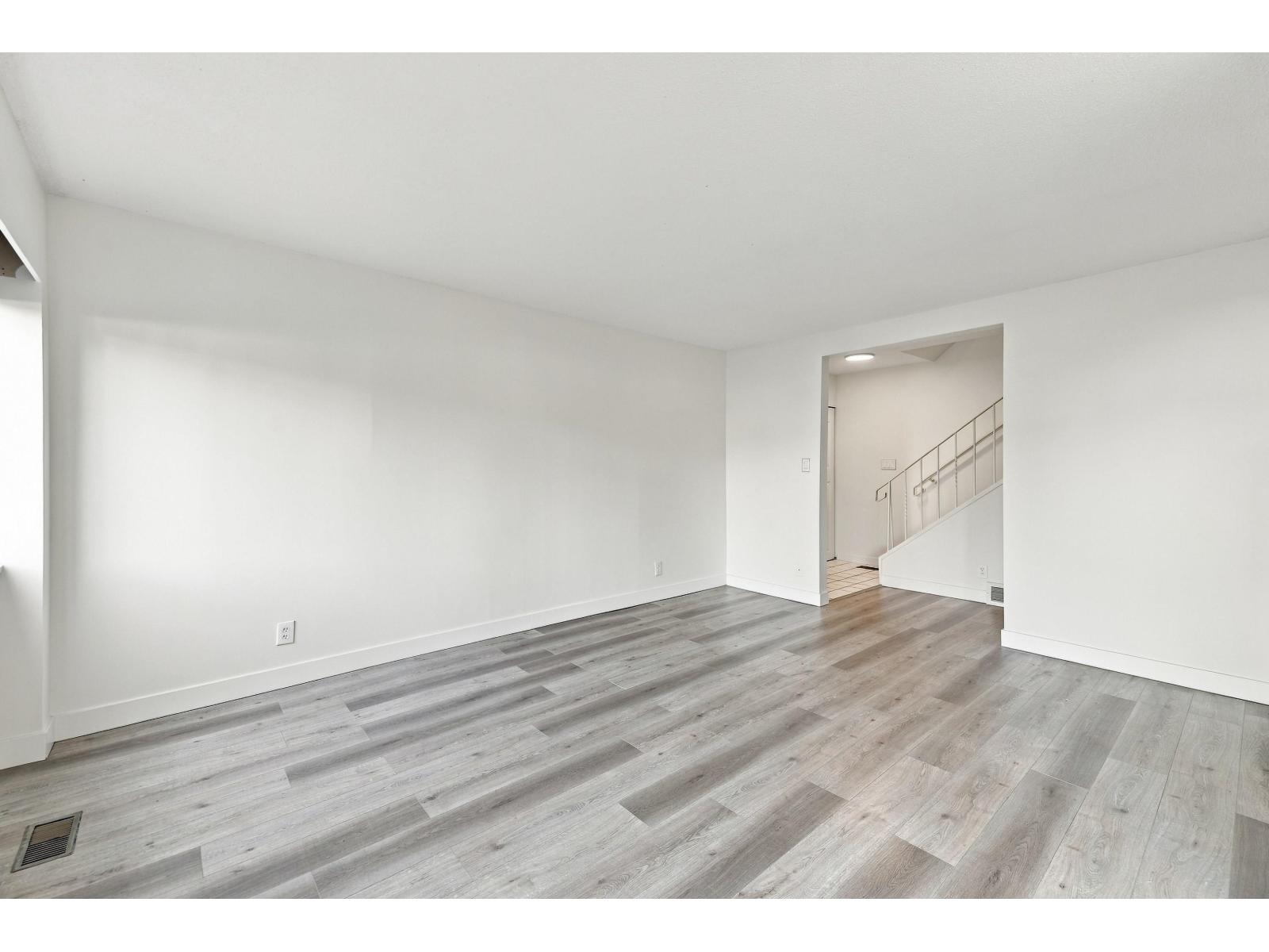36 10565 153 Street Property Photo 6