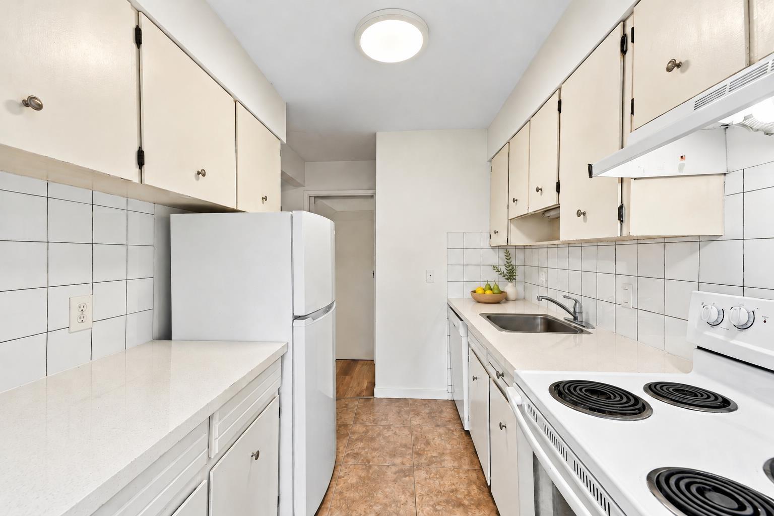 36 10565 153 Street Property Photo 13
