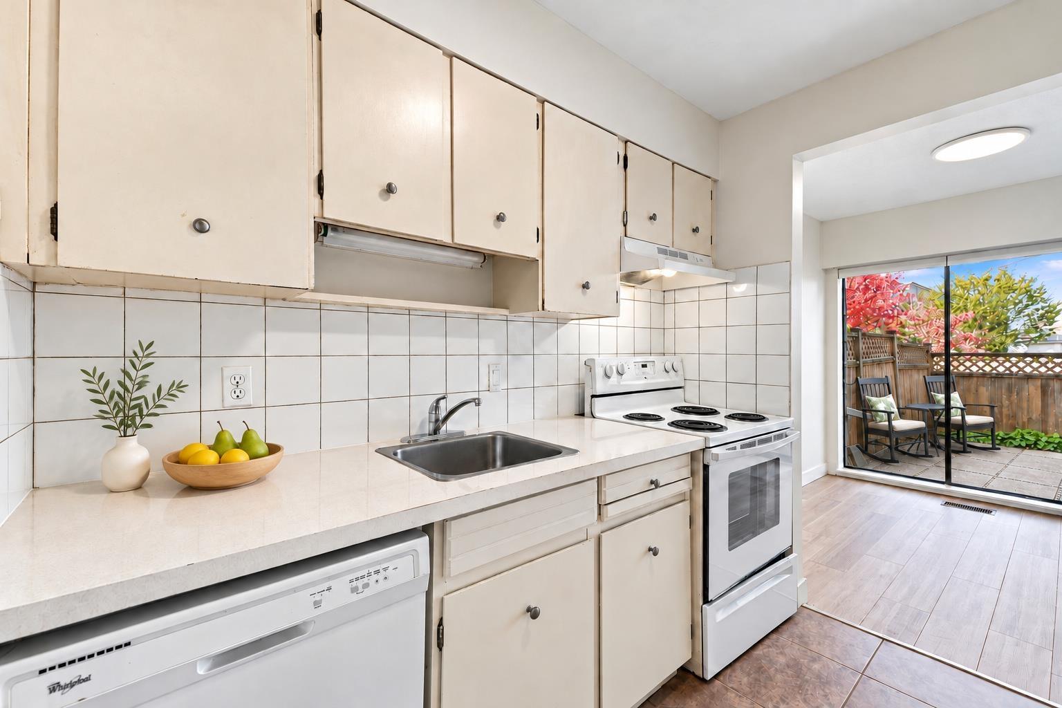 36 10565 153 Street Property Photo 14