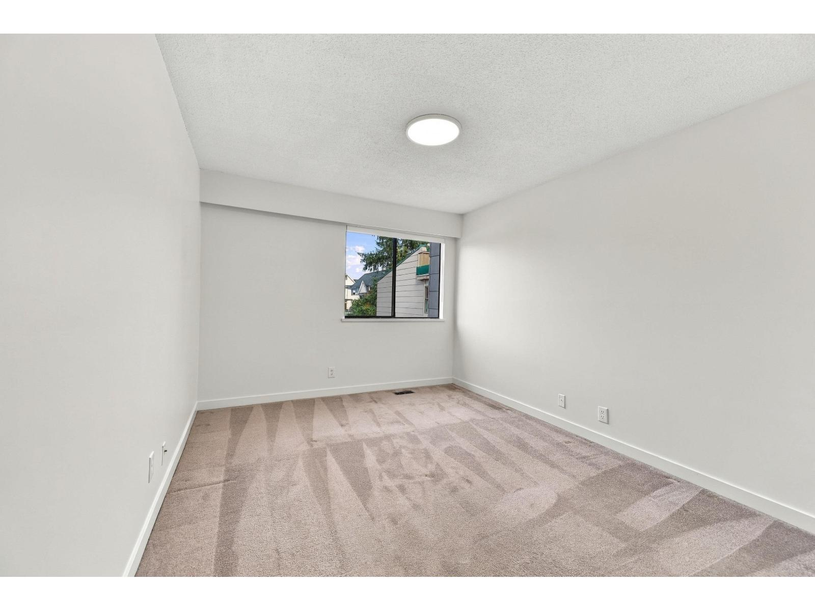 36 10565 153 Street Property Photo 16