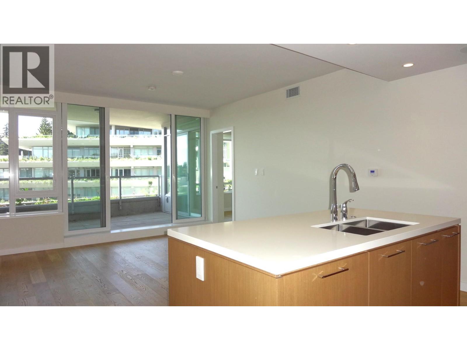 400 768 Arthur Erickson Place Property Photo 3
