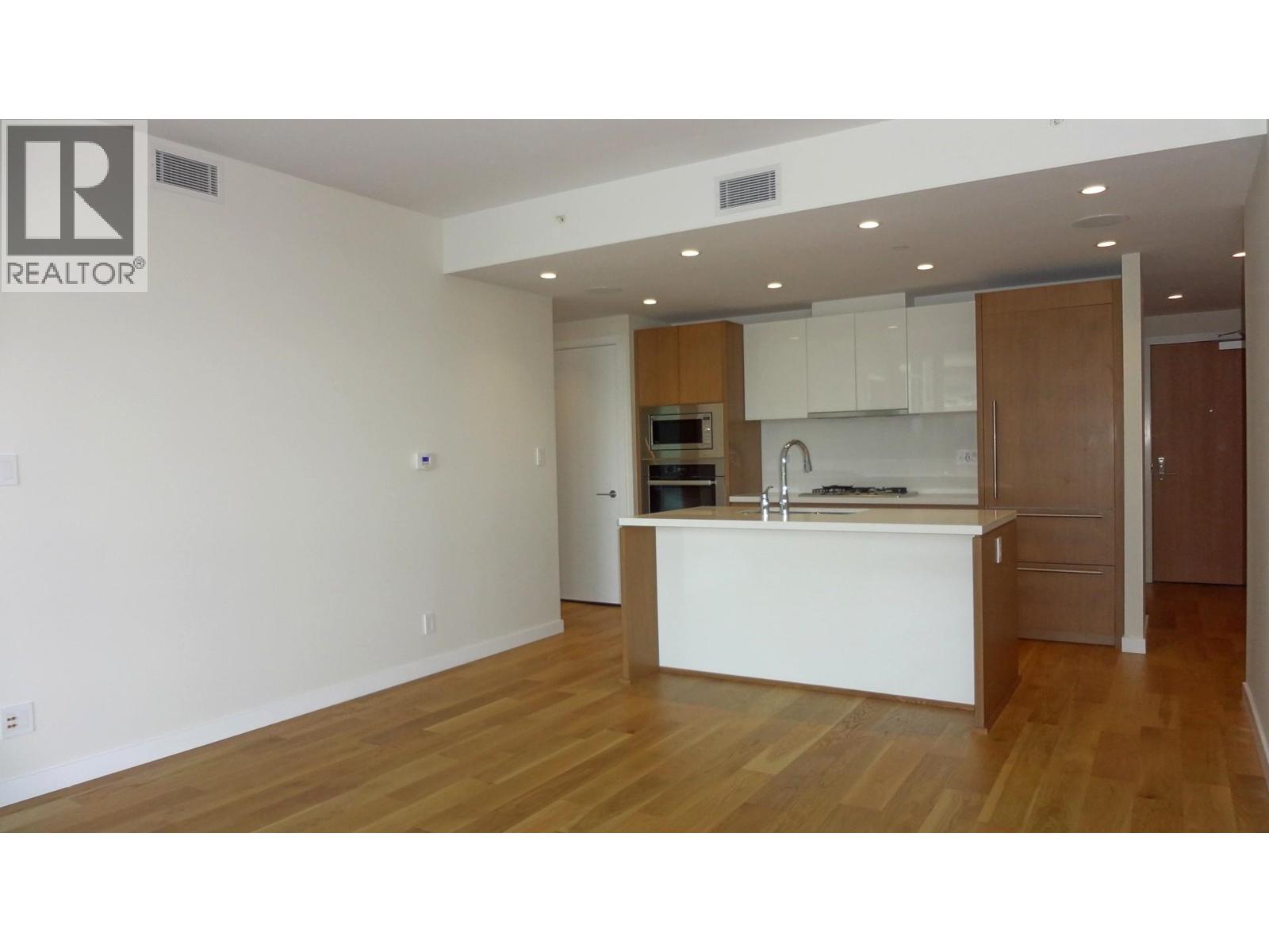 400 768 Arthur Erickson Place Property Photo 4