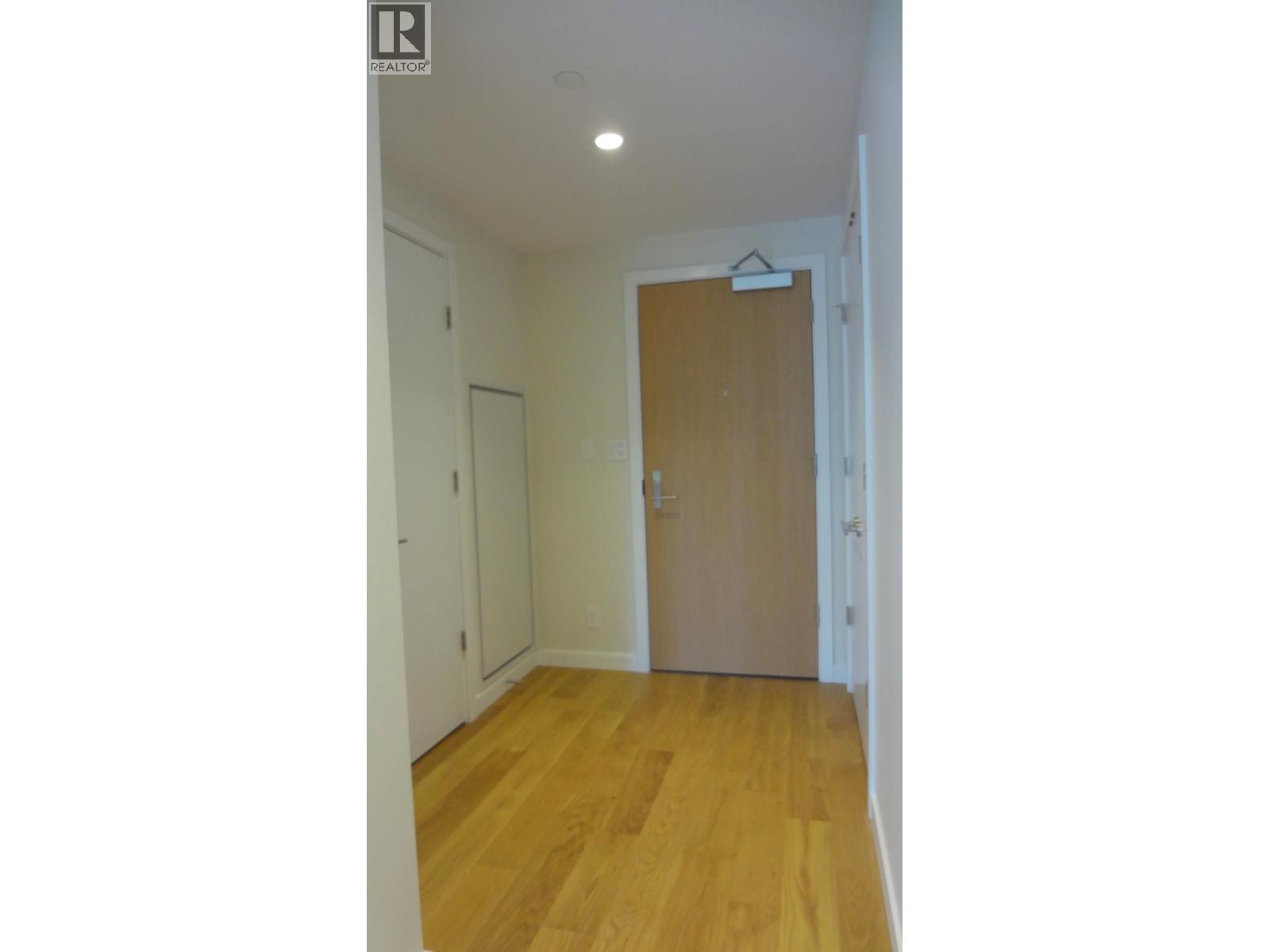 400 768 Arthur Erickson Place Property Photo 5