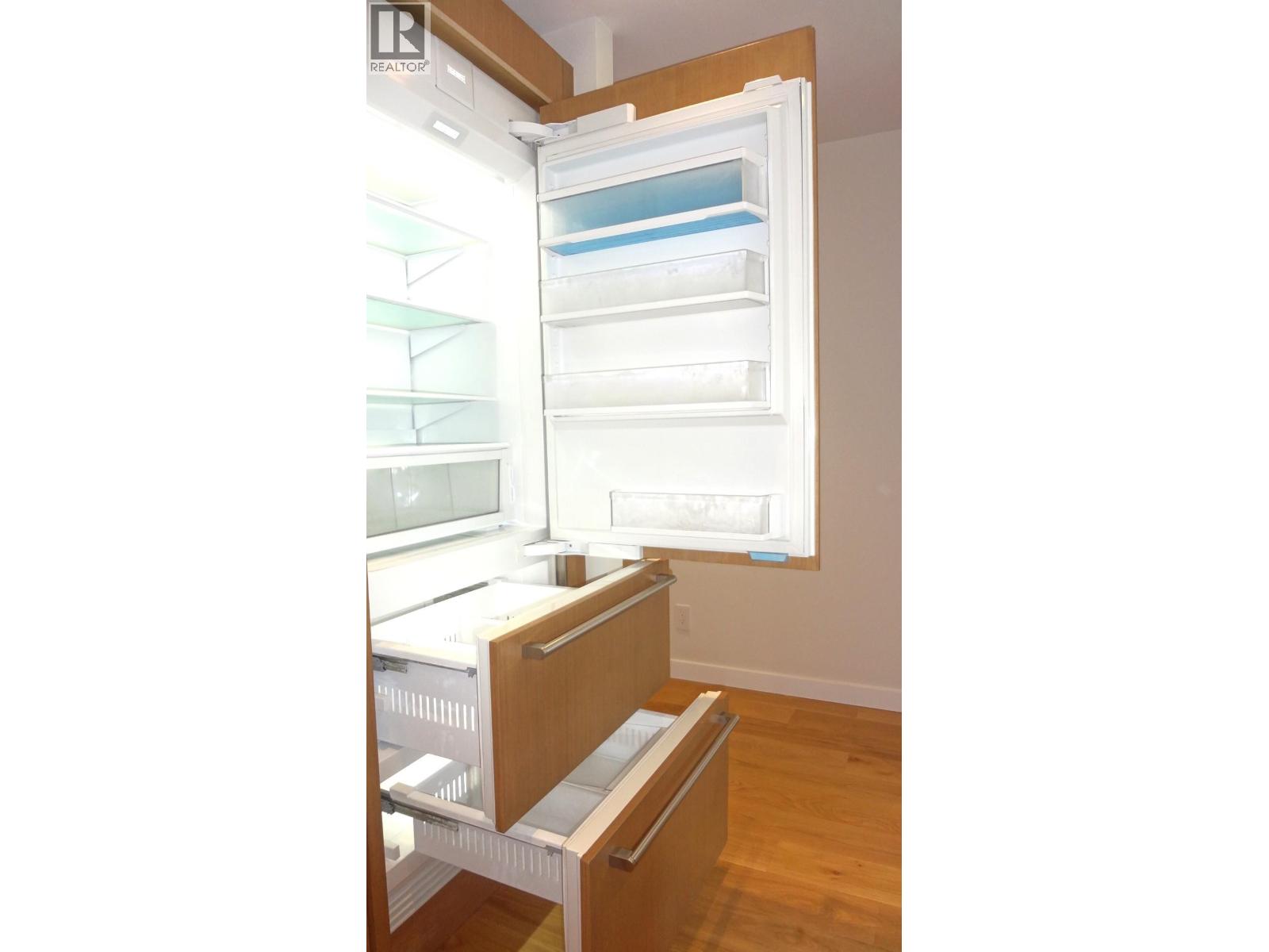 400 768 Arthur Erickson Place Property Photo 6