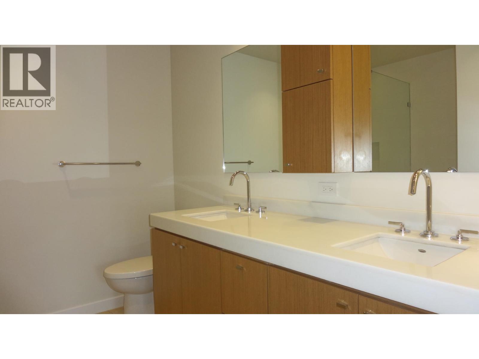 400 768 Arthur Erickson Place Property Photo 7