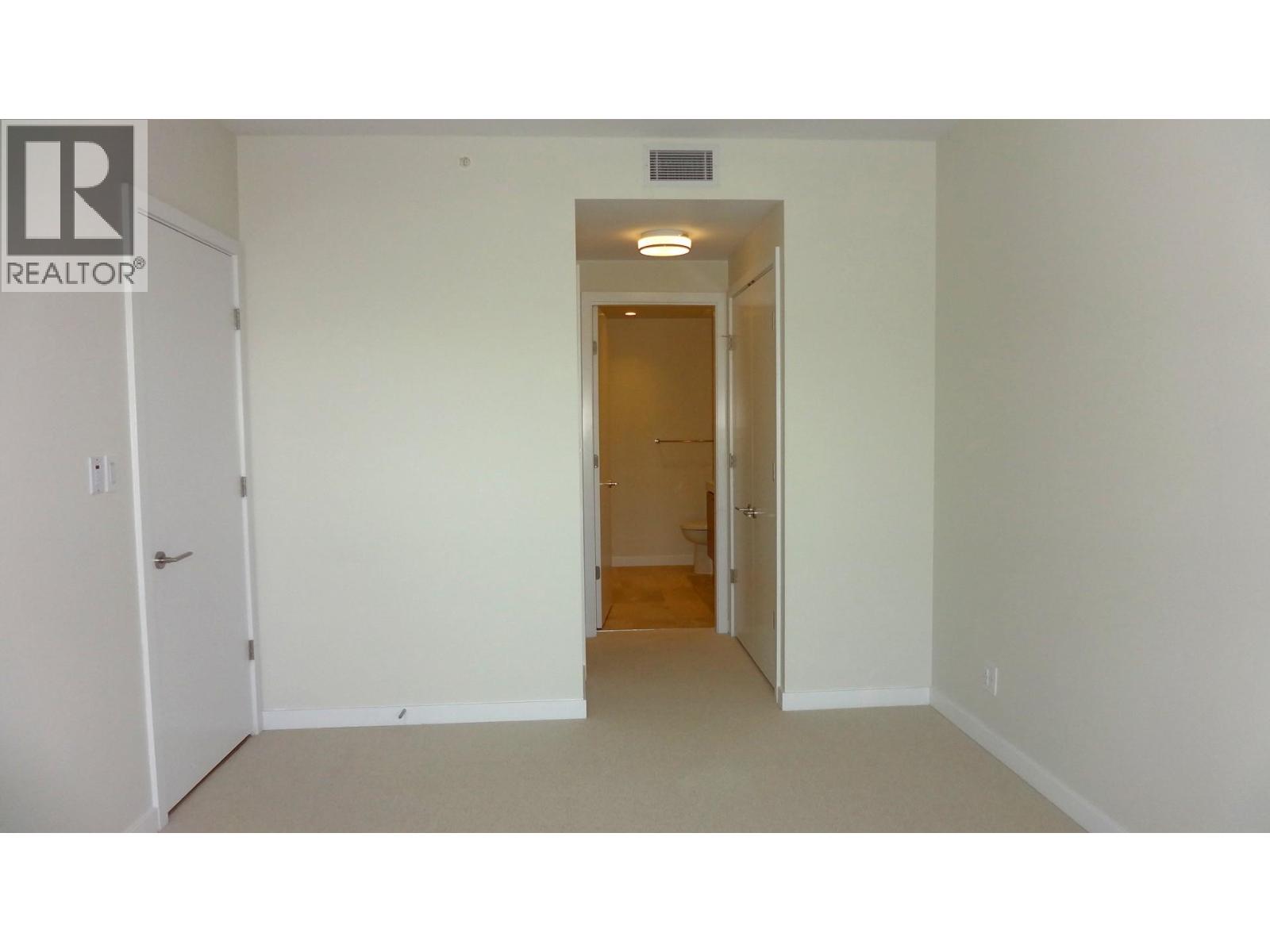 400 768 Arthur Erickson Place Property Photo 11