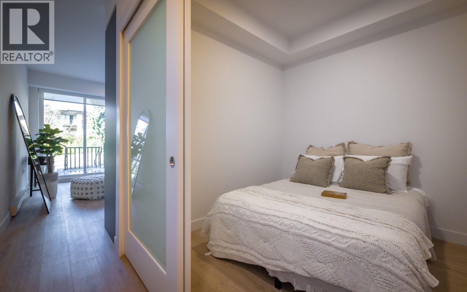 2590 Lonsdale Avenue Property Photo 4