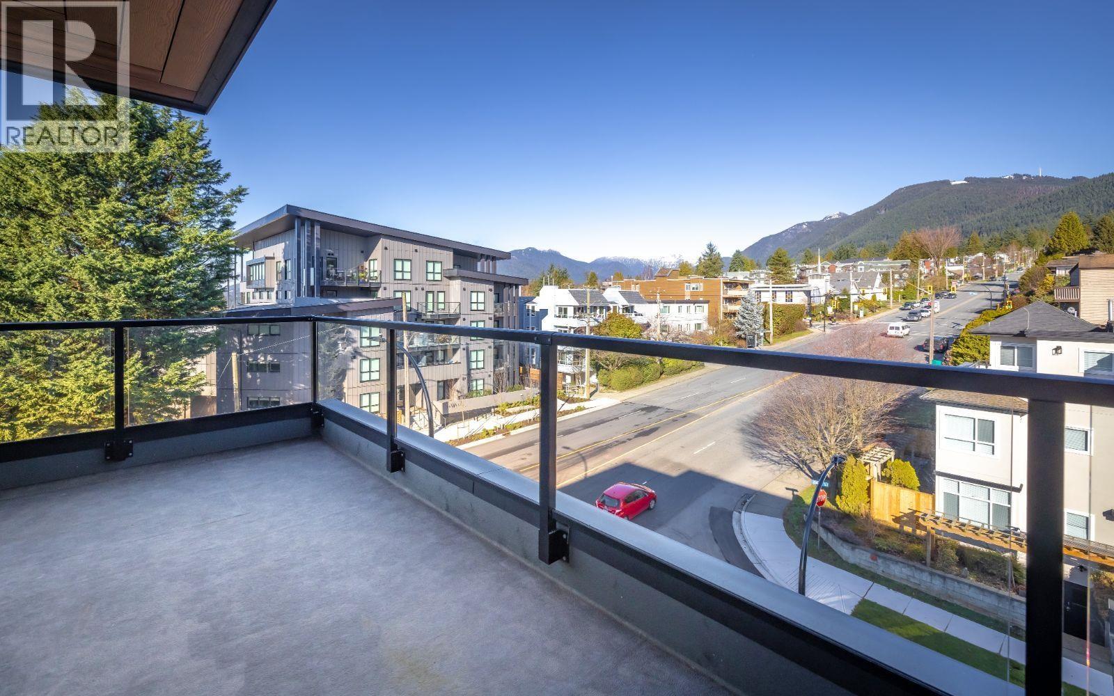 2590 Lonsdale Avenue Property Photo 8