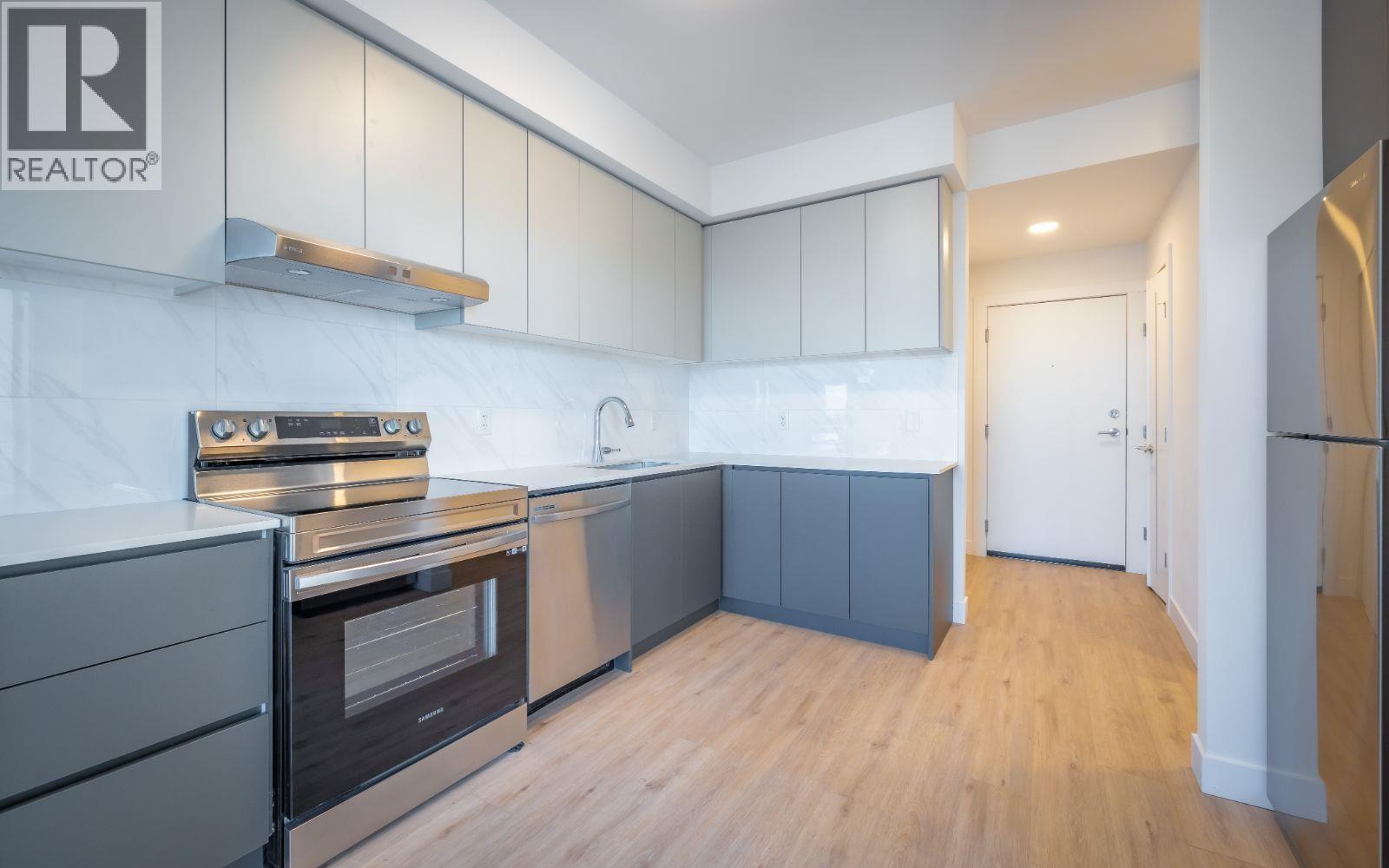 2590 Lonsdale Avenue Property Photo 1
